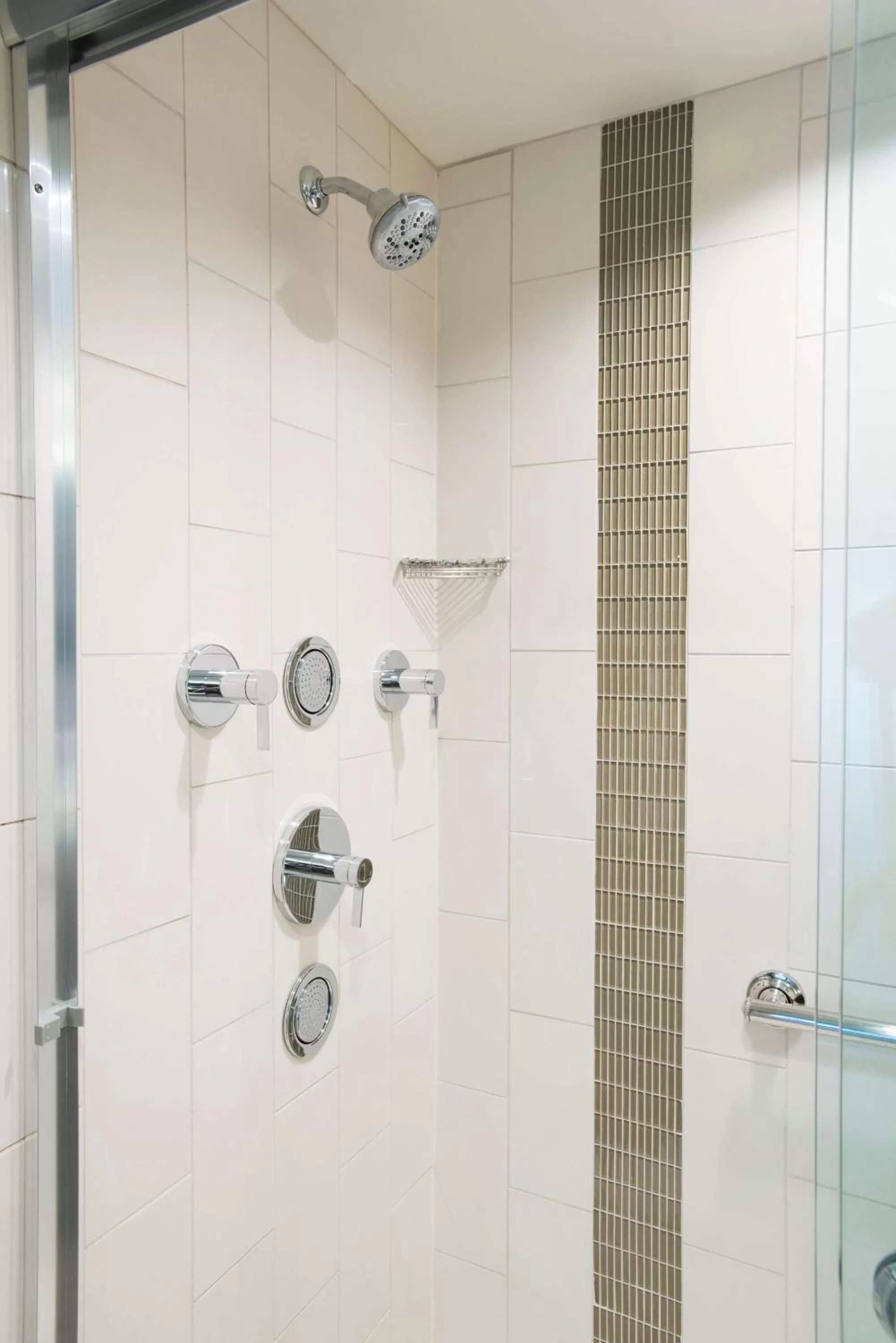 Bathroom in Hyatt Place Cincinnati/Sharonville Convention Center
