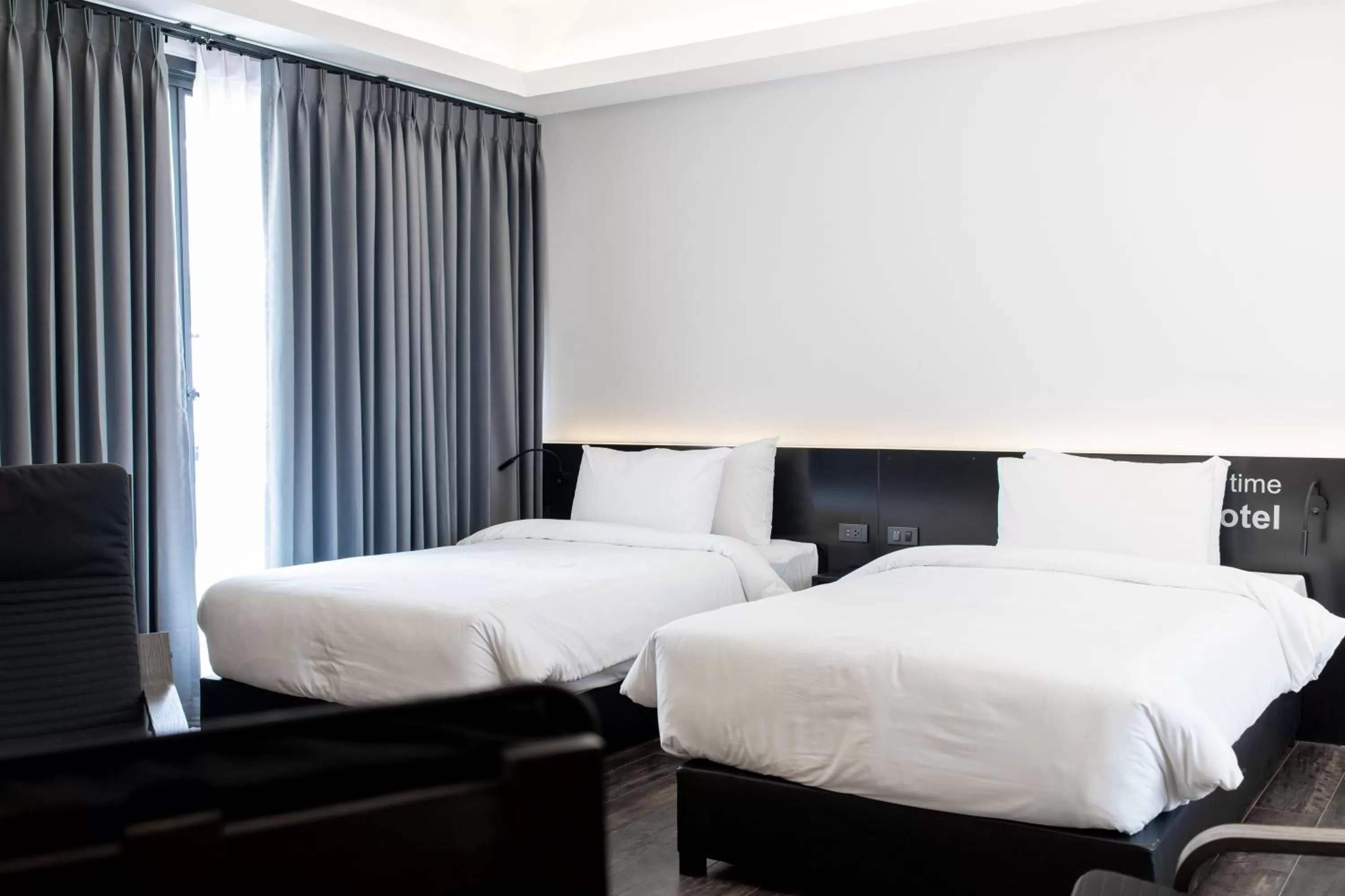 Bedroom, Bed in DUM Hotel - Si Phum