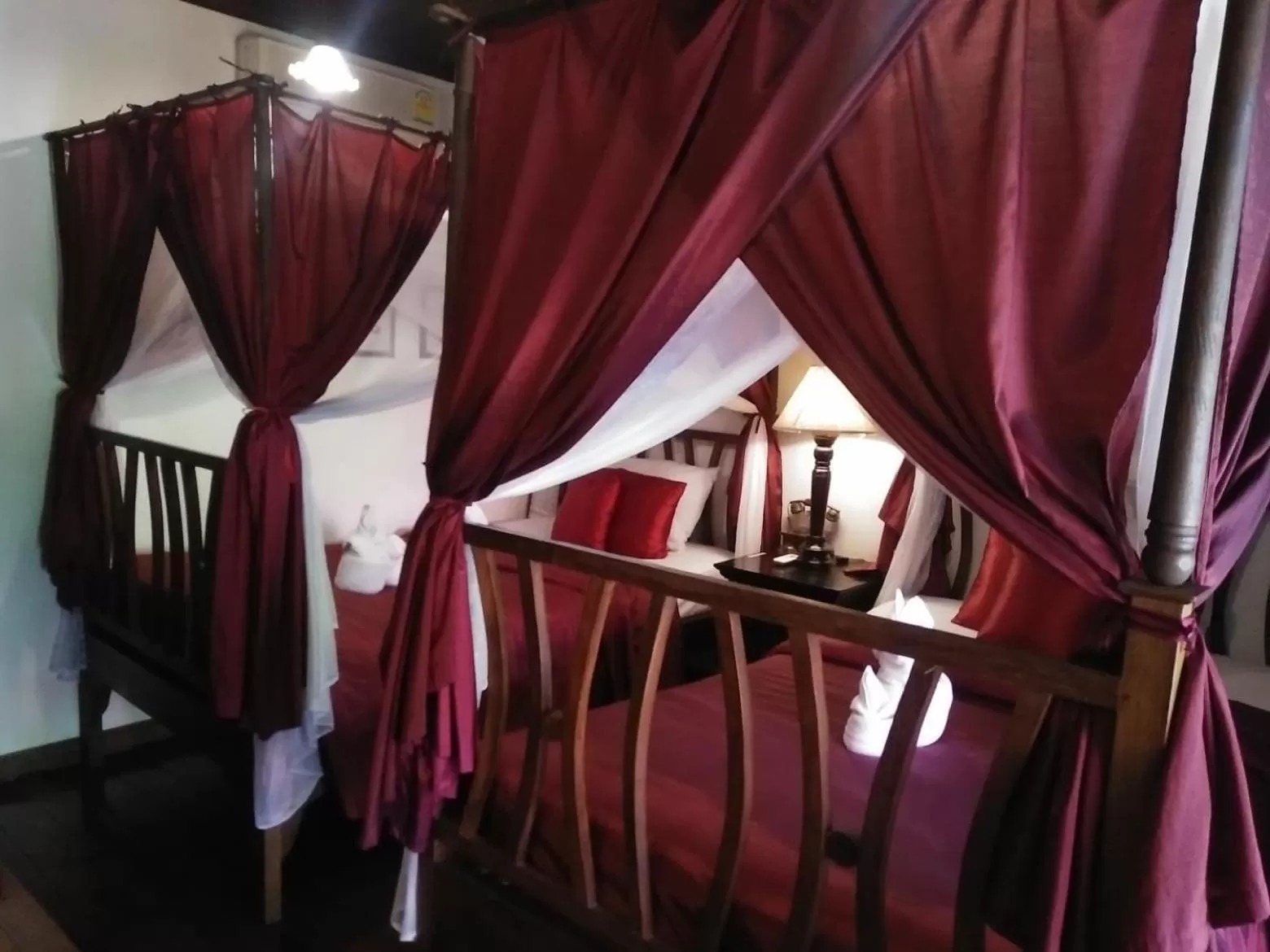 Bed in Tri Yaan Na Ros Colonial House