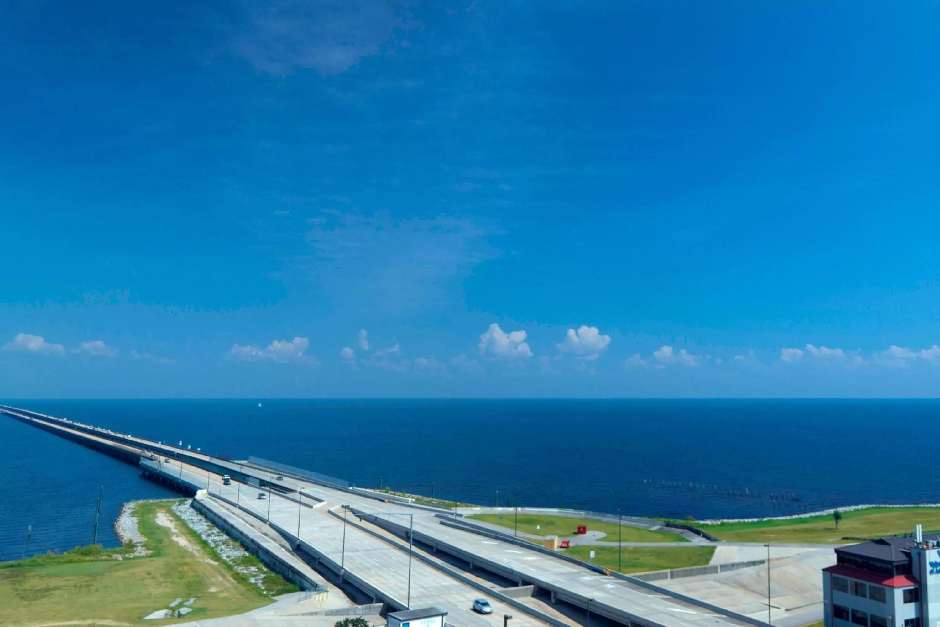 Photo of the whole room in New Orleans Marriott Metairie At Lakeway