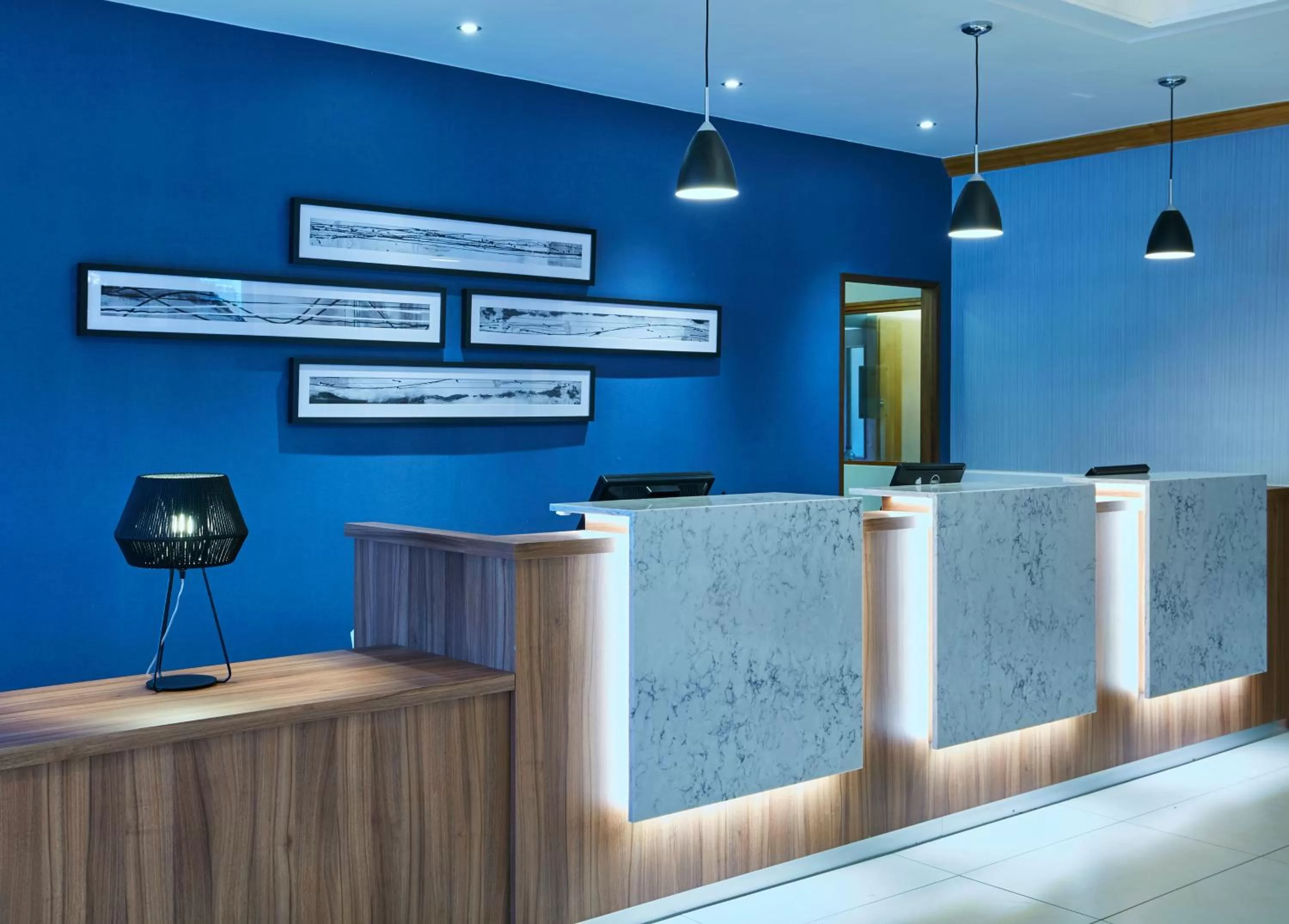 Lobby or reception in Leonardo Hotel Cheltenham