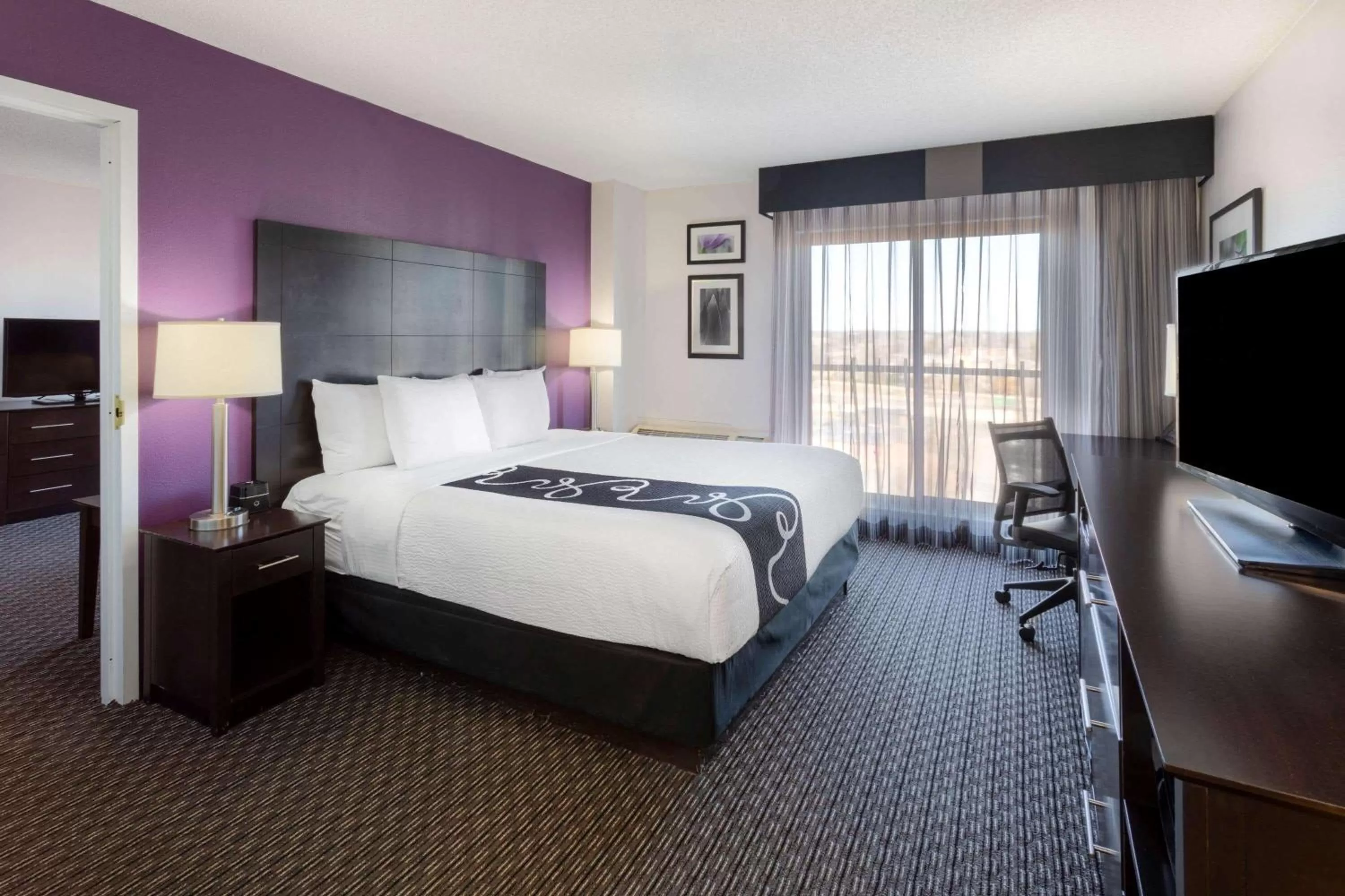 Photo of the whole room, Bed in La Quinta by Wyndham Minneapolis Bloomington W - FREE AIRPORT SHUTTLE