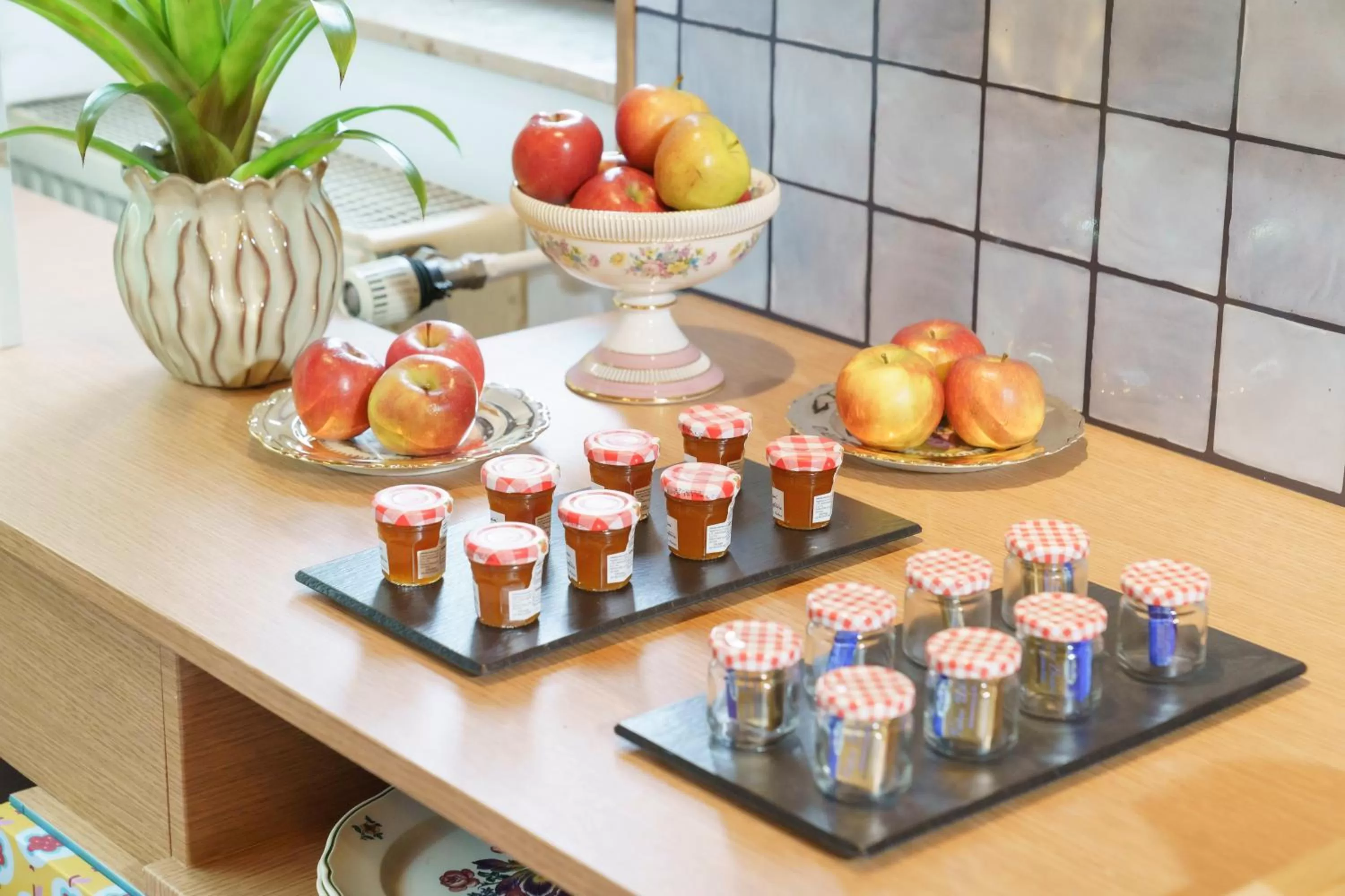 Breakfast in Tante ALMA's Bonner Hotel