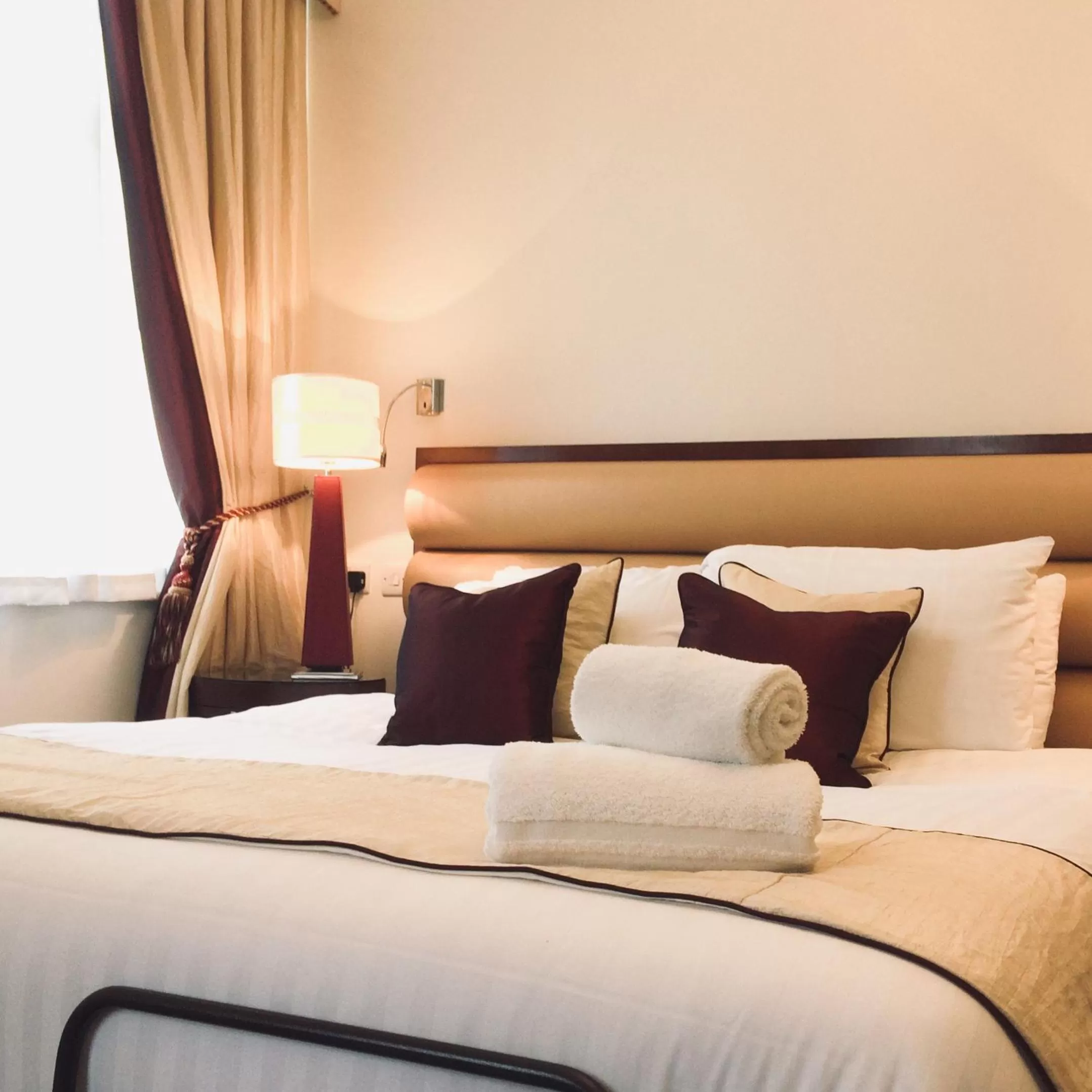 Bedroom, Bed in Kings Park Hotel