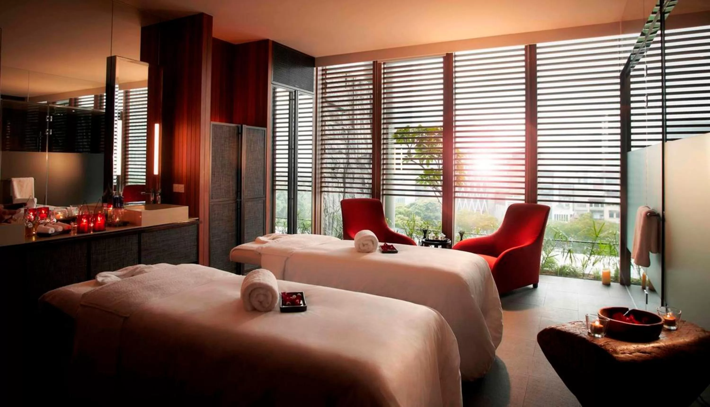 Spa and wellness centre/facilities, Bed in PARKROYAL COLLECTION Pickering, Singapore