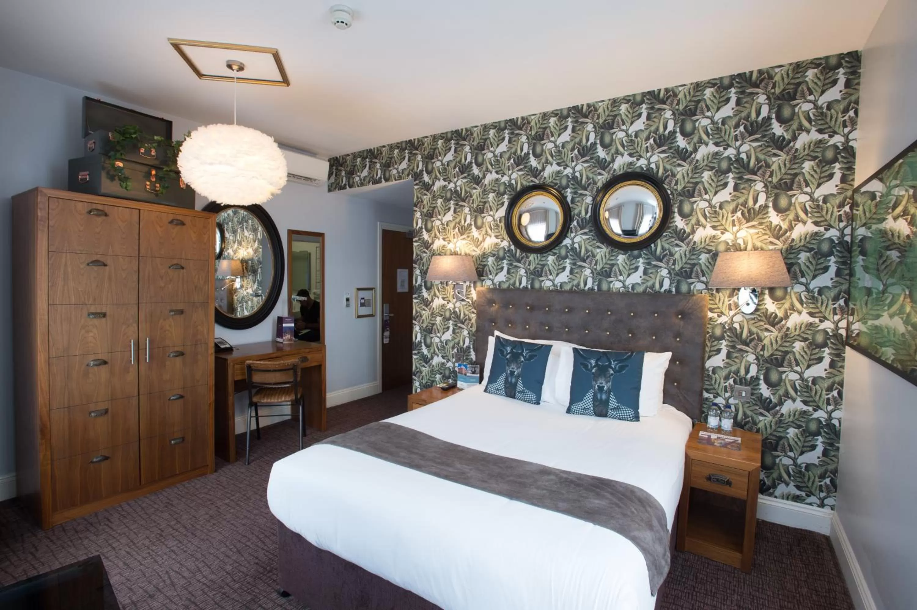 Bed in Mercure Nottingham City Centre Hotel