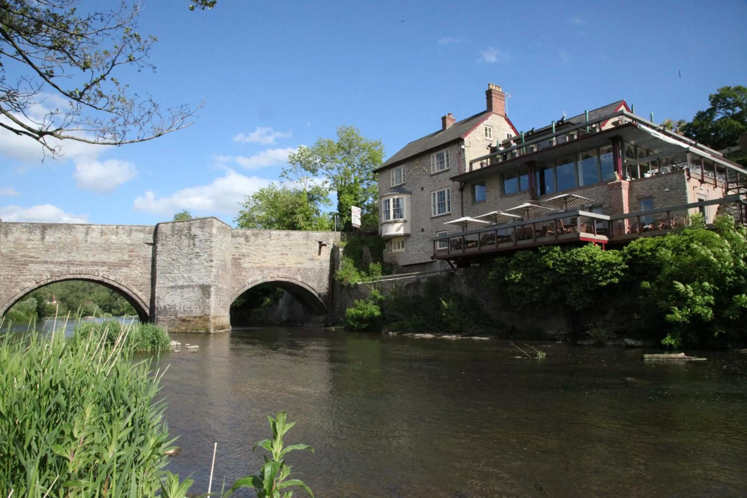 Facade/entrance in The Charlton Arms