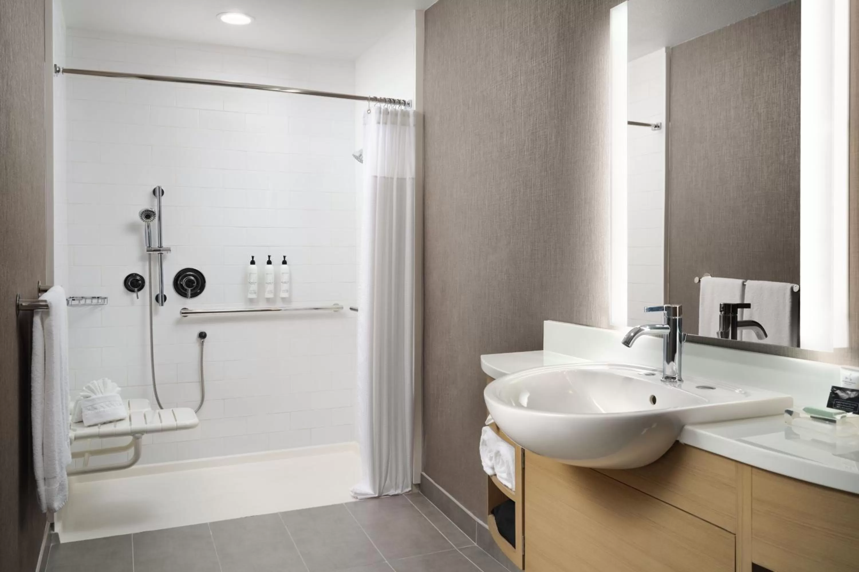 Bathroom in SpringHill Suites by Marriott Milpitas Silicon Valley