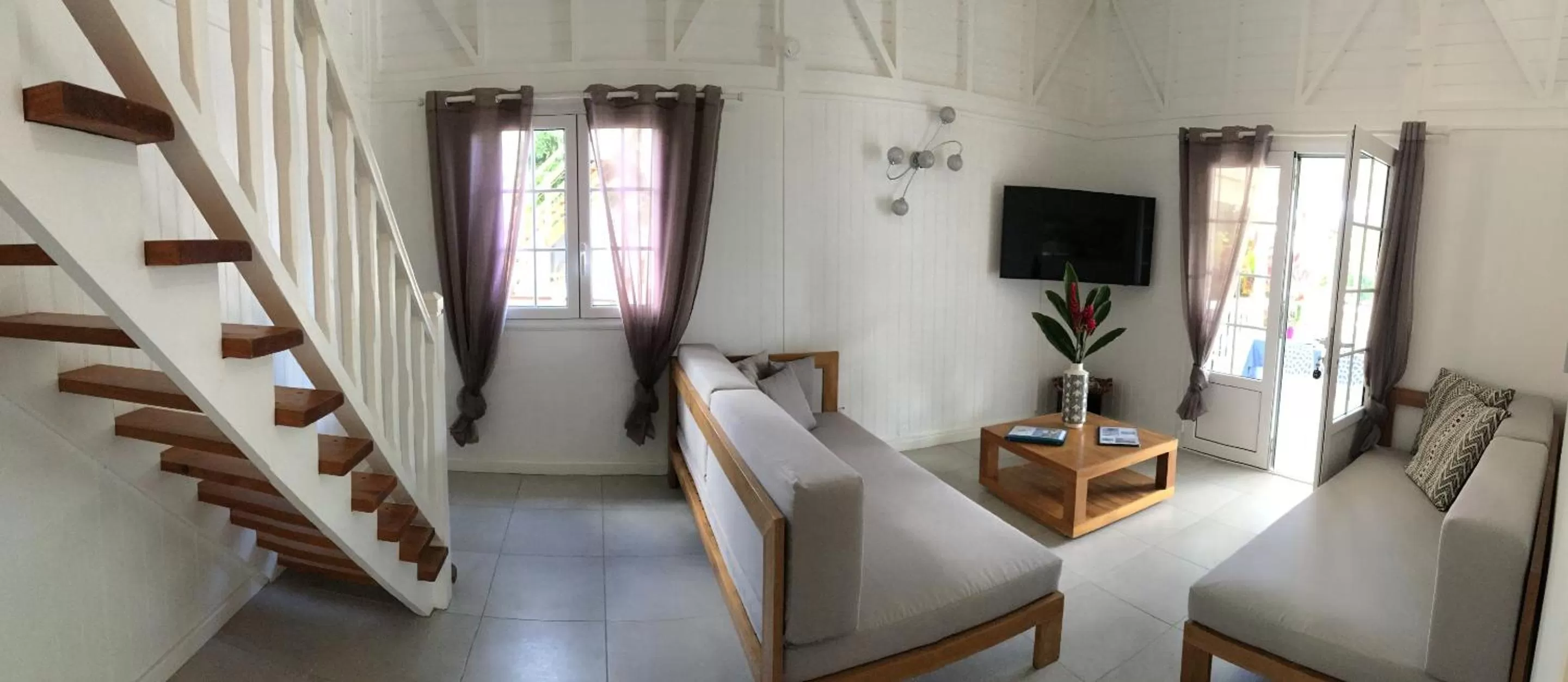 Living room, Dining Area in Chambres d'hôtes et villas chez Flo