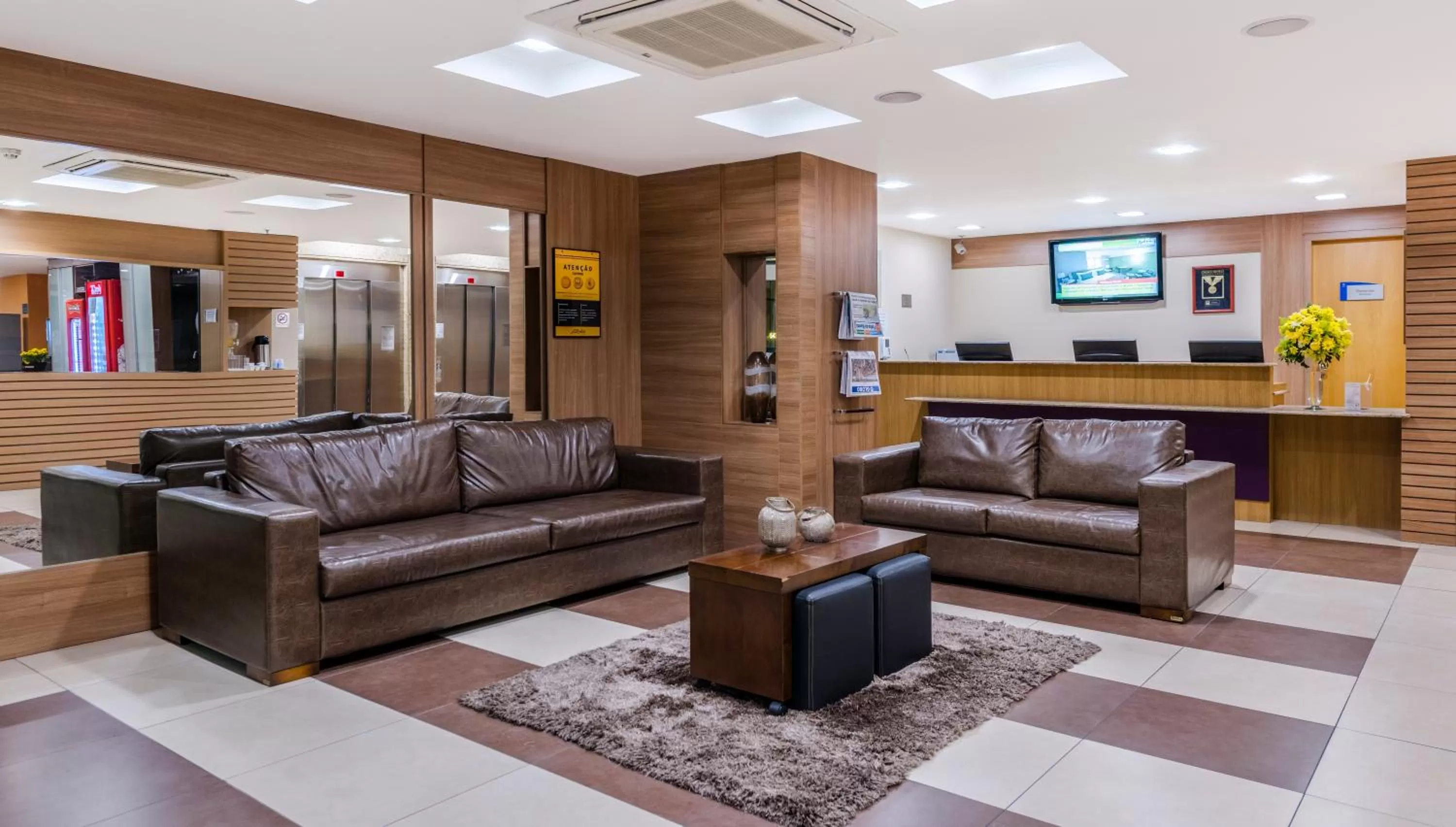 Lobby or reception in Comfort Hotel Campos dos Goytacazes