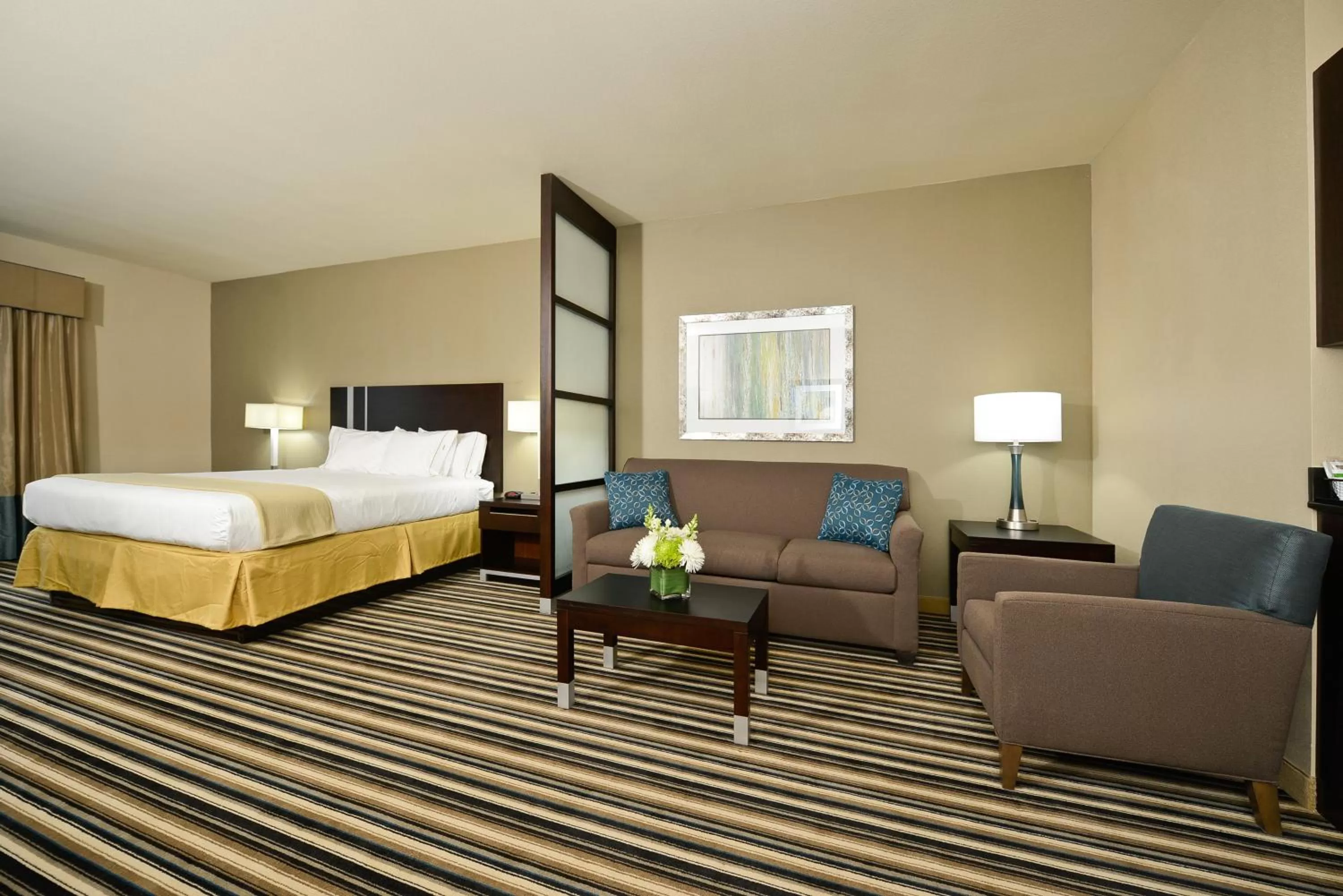 Photo of the whole room, Bed in Holiday Inn Express & Suites Forrest City by IHG