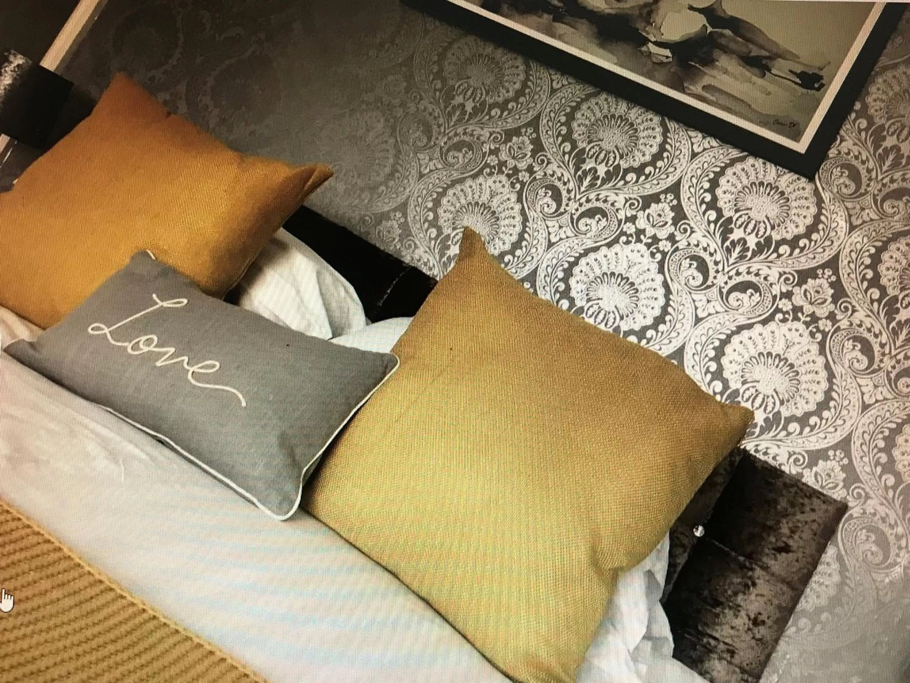 Bed in The Black Lion Royal Hotel