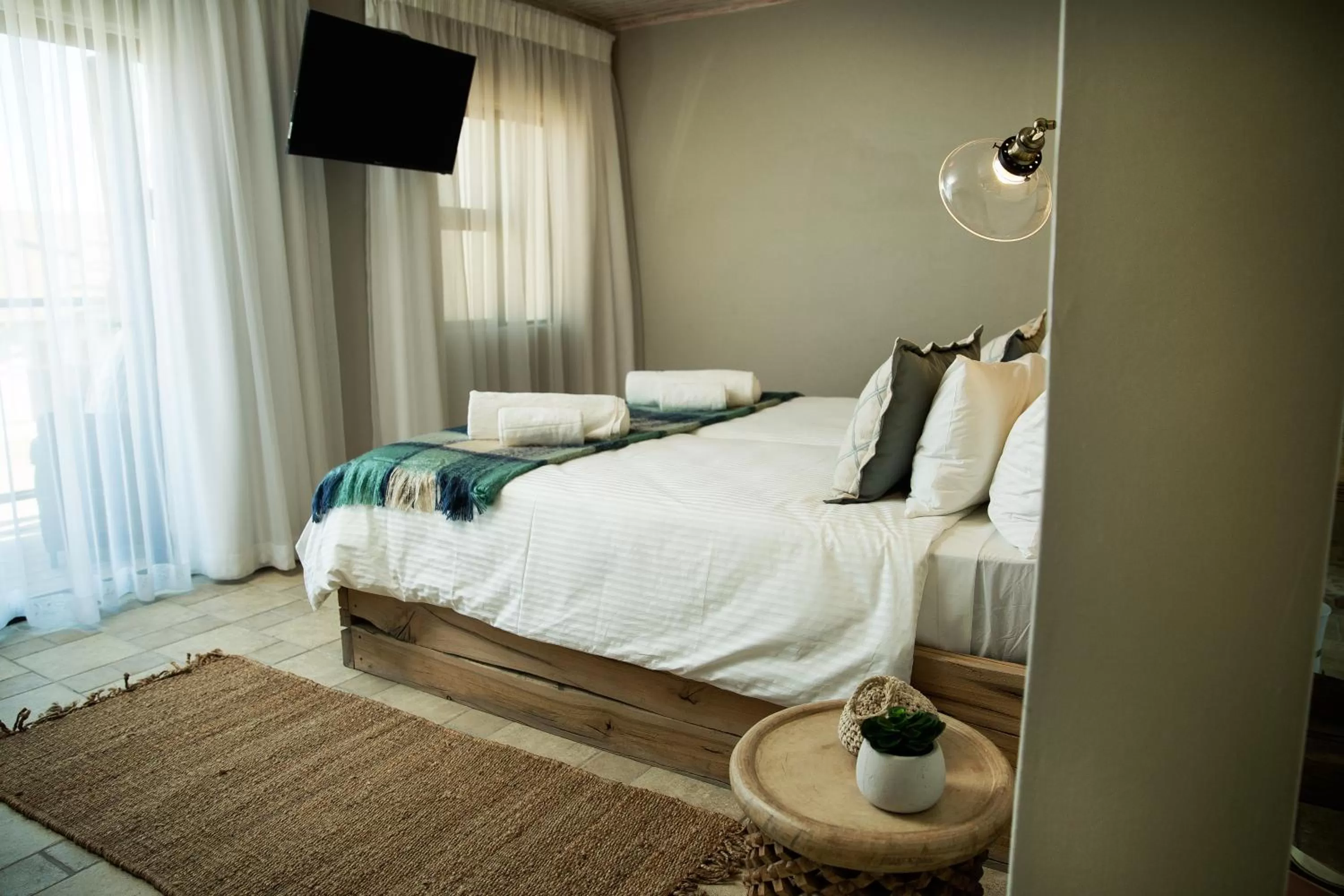 Photo of the whole room, Bed in Driftwood Guesthouse