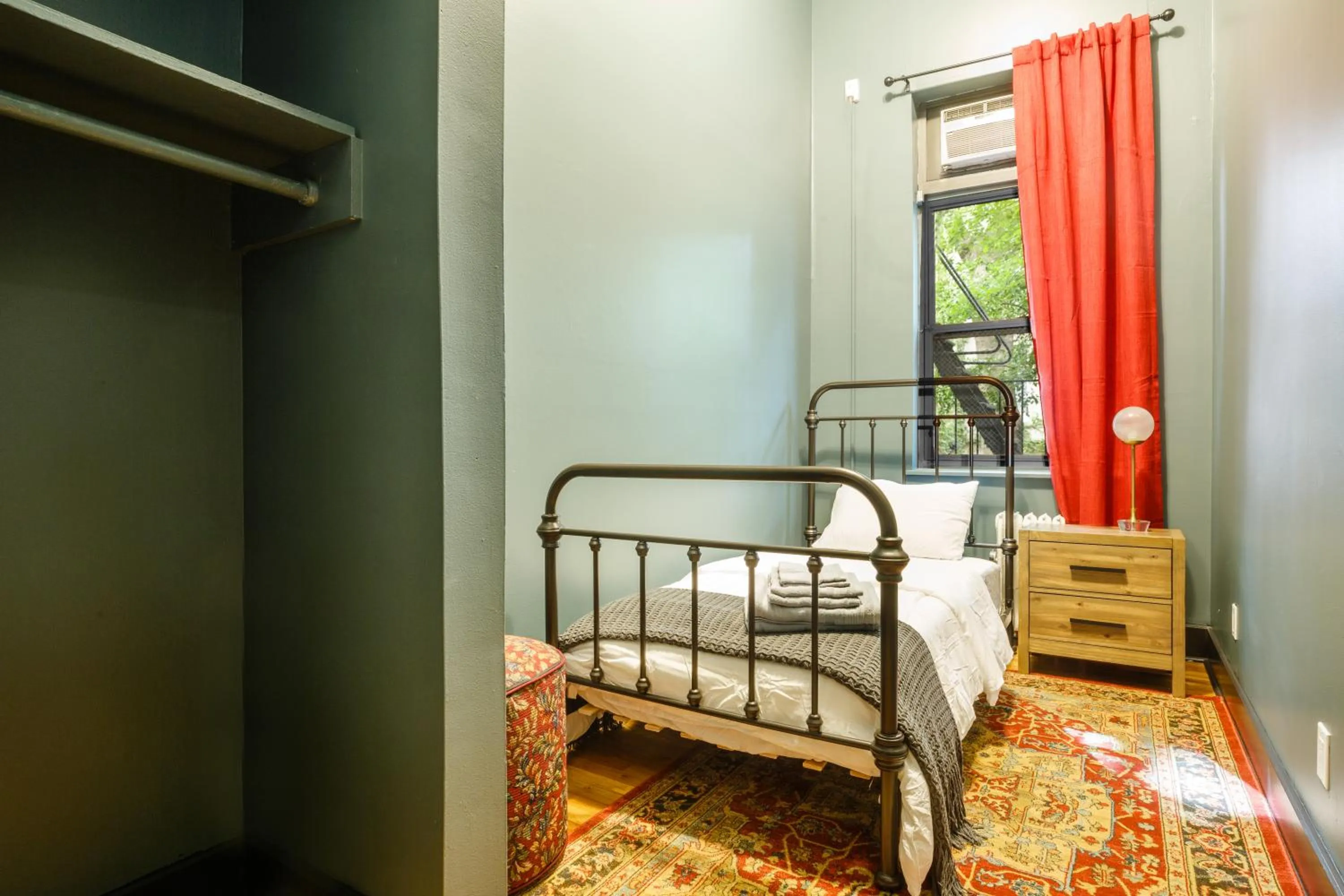 Bed in Lamartine Chelsea