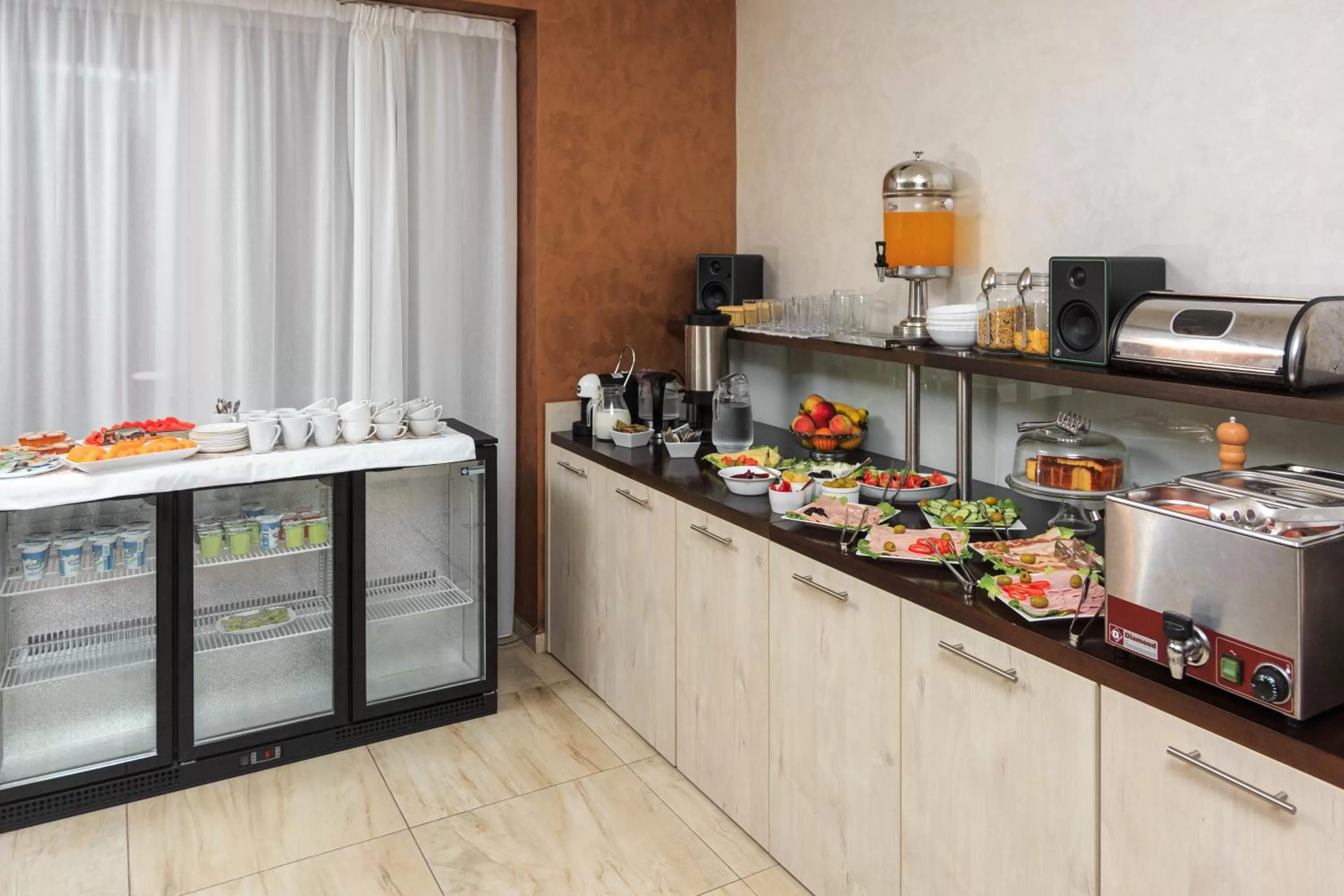 Coffee/tea facilities in Hotel Maksim