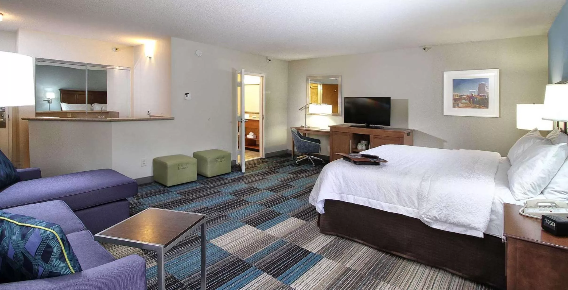 Living room, Bed in Hampton Inn Tucson-Airport