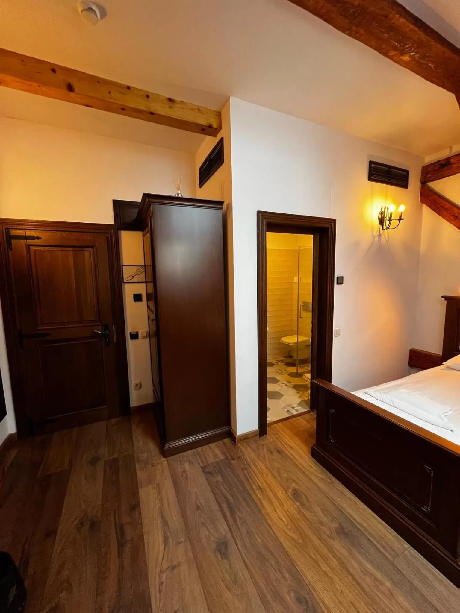 Deluxe Twin Room in HOTEL BOUTIQUE CASA CHITIC -HOTEL AND RESTAURANT Str Johann Gott nr7 Deluxe Twin Room in HOTEL BOUTIQUE CASA CHITIC -HOTEL AND RESTAURANT Str Johann Gott nr7