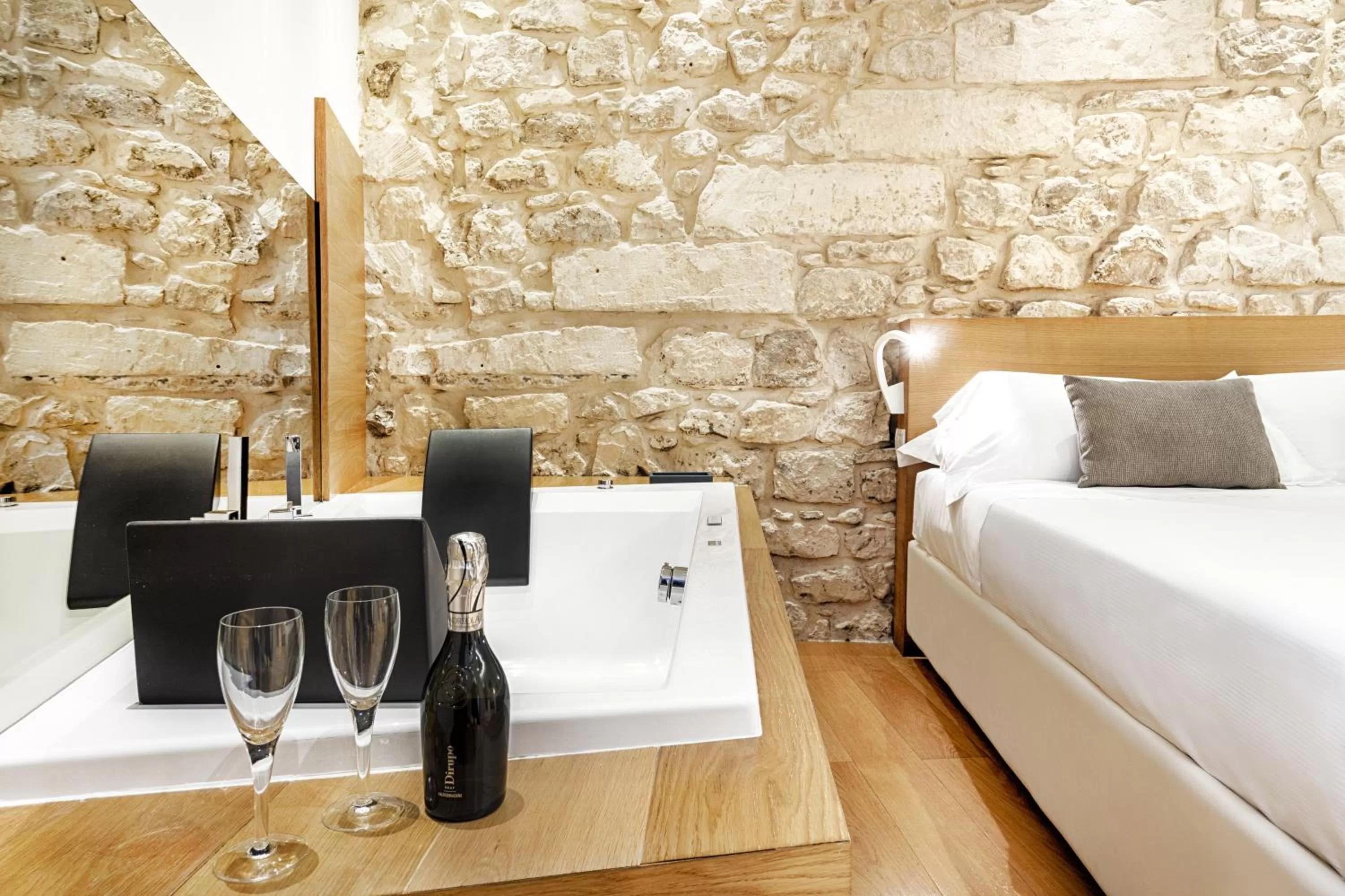 Hot Tub, Bed in Iblaresort Boutique Hotel