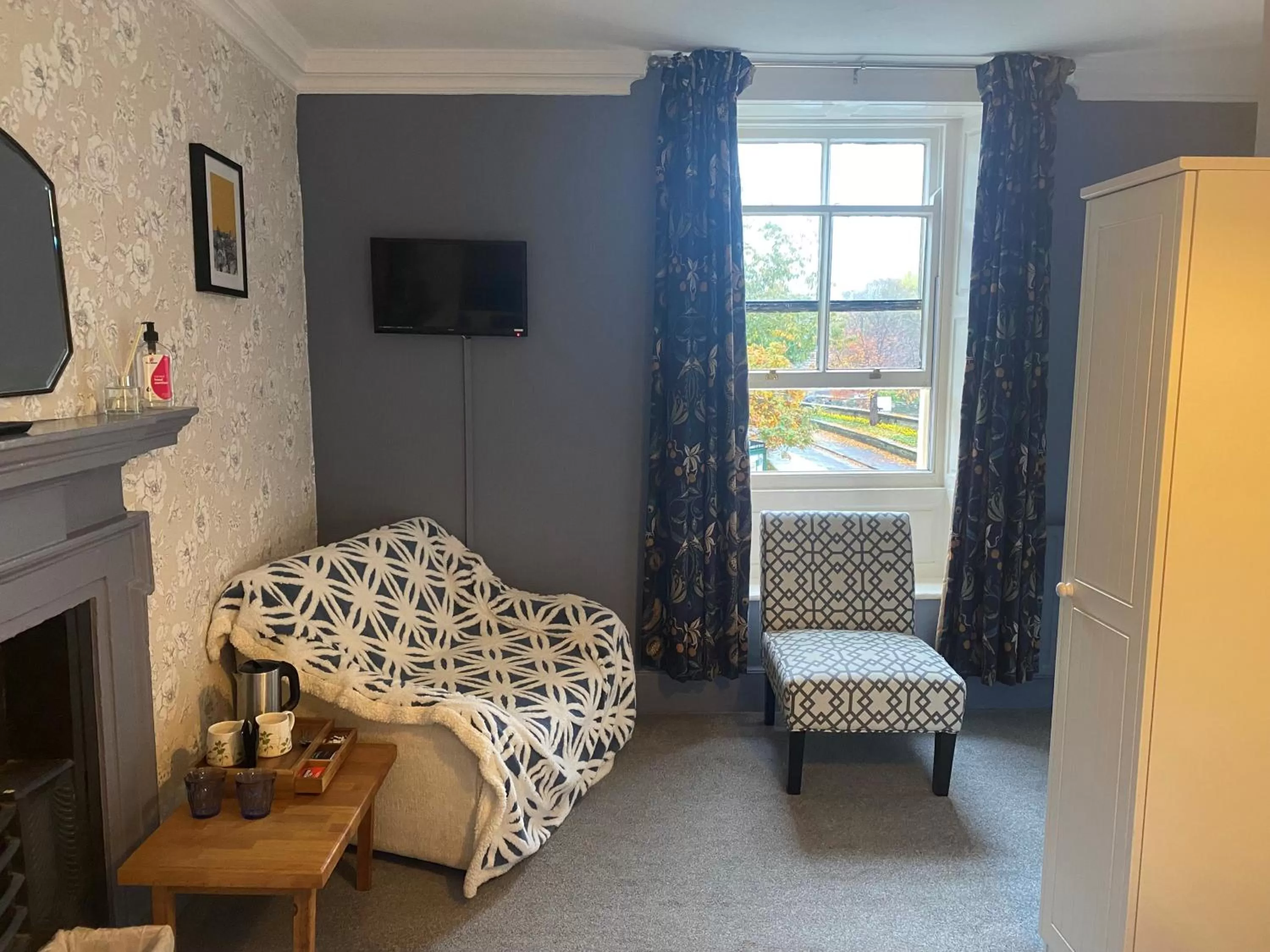 TV and multimedia, Seating Area in Talbot House Bed & Breakfast and Tearoom