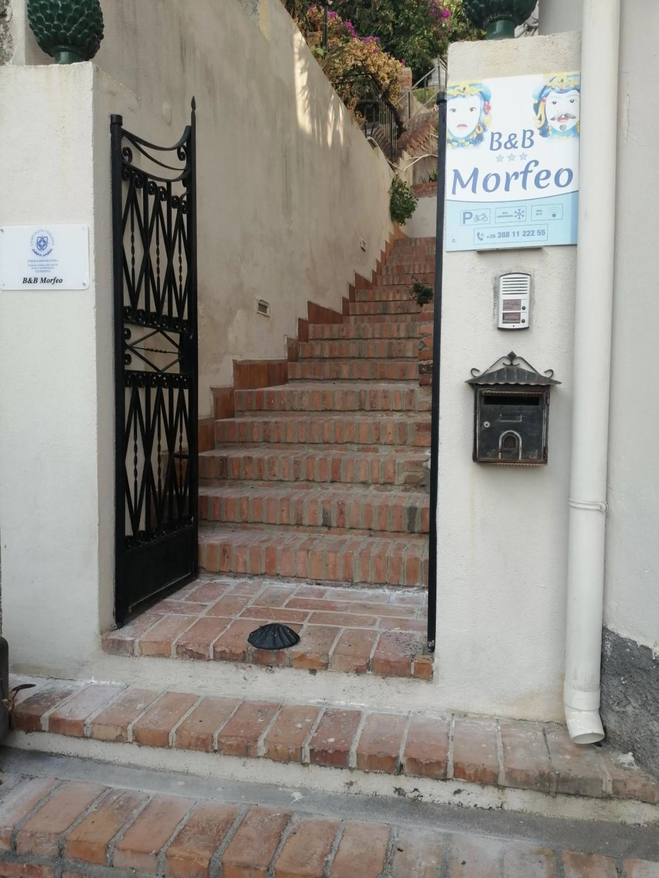 Facade/entrance in Morfeo B&B