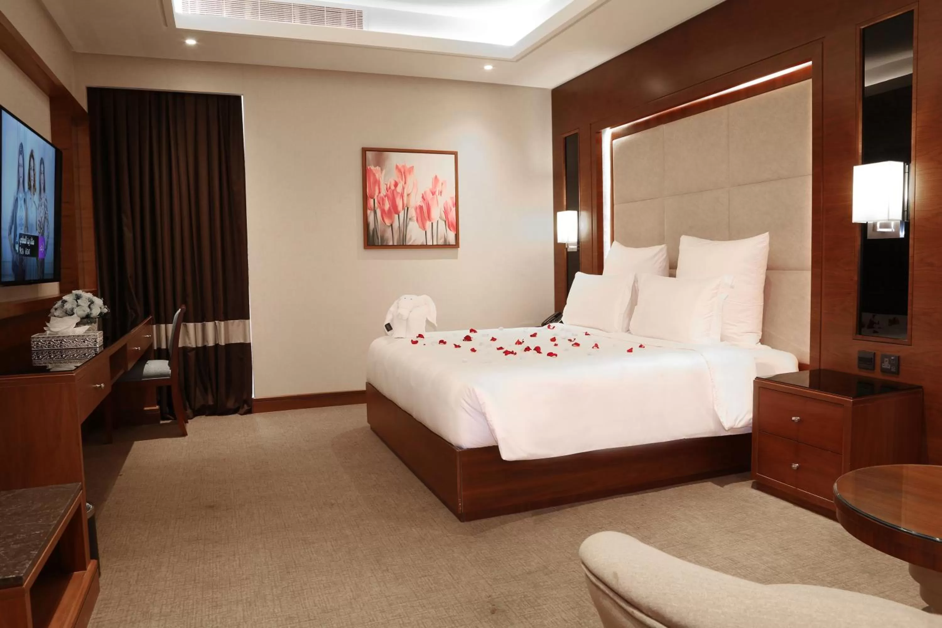 Property building, Bed in Weekend Hotel Sari