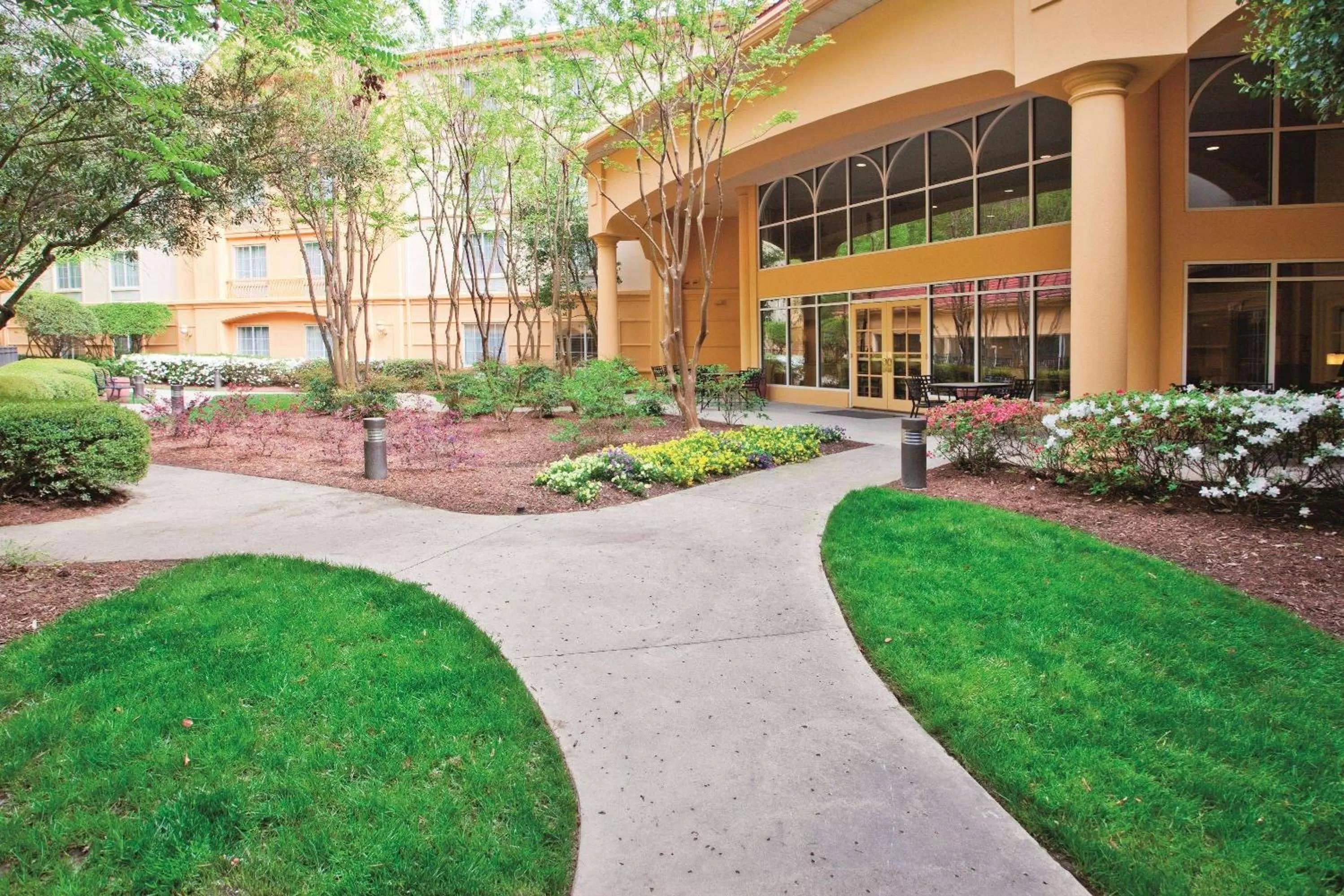 Property building in La Quinta Inn & Suites by Wyndham University Area Chapel Hill
