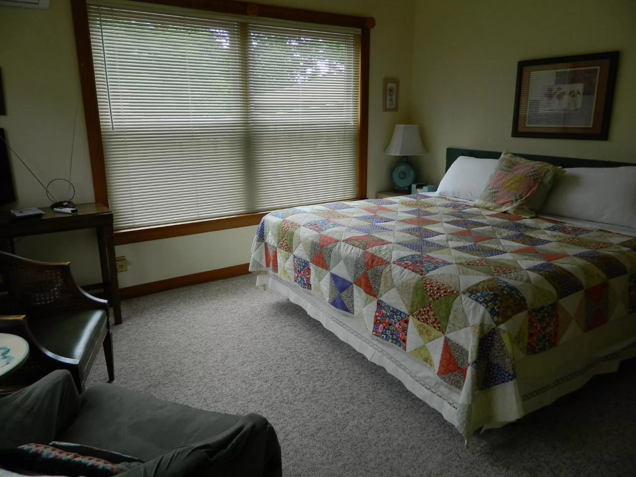 Bed in Bent Mountain Lodge Bed And Breakfast, Inc.