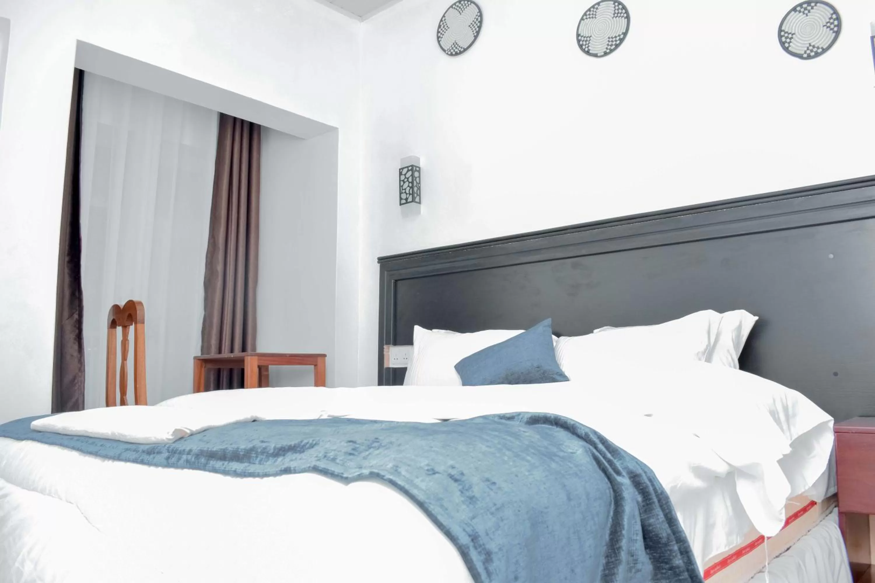 Bed in INZOZI AFRICA HOUSE B&B-Gishushu