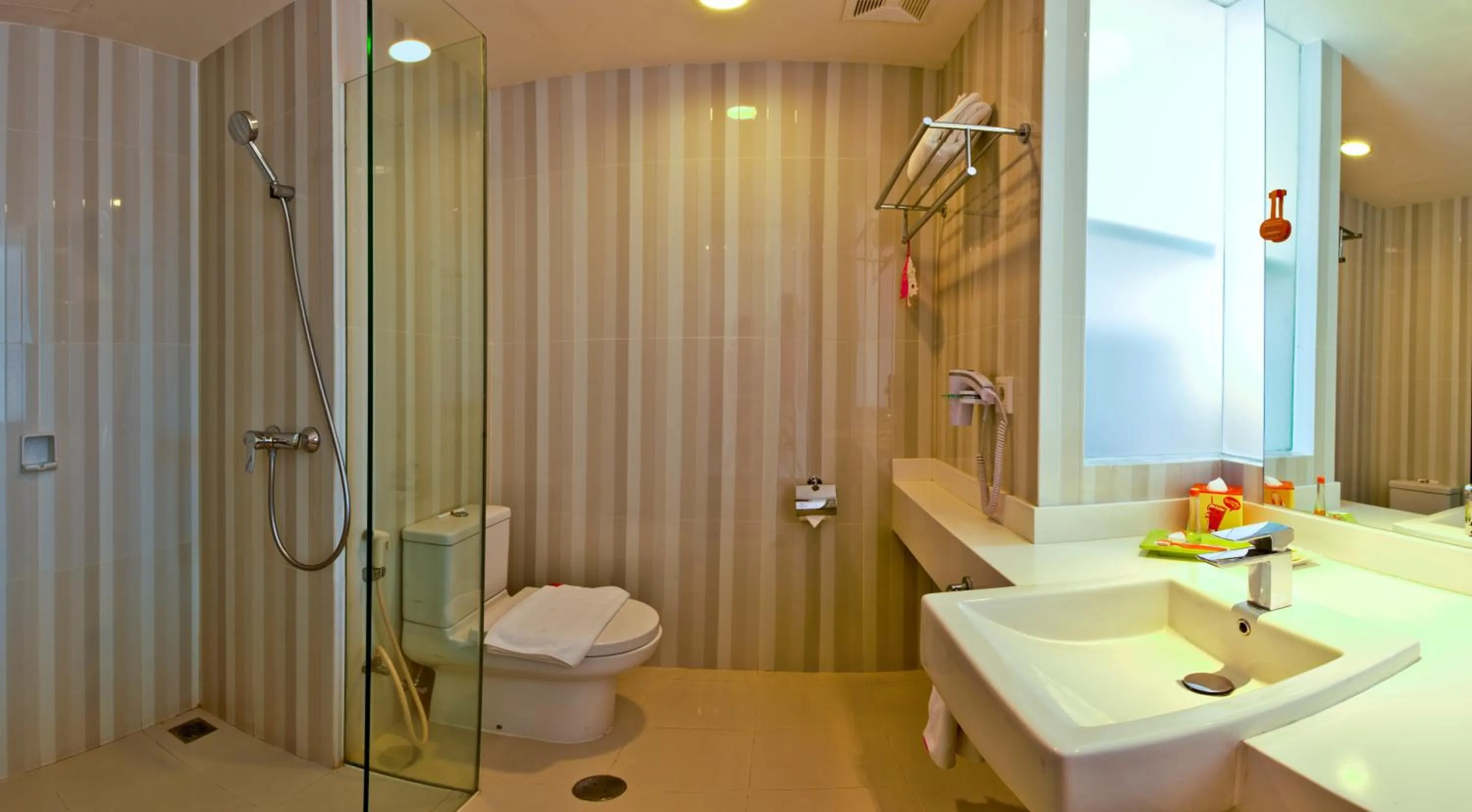 Bathroom in HARRIS Hotel & Conventions Malang