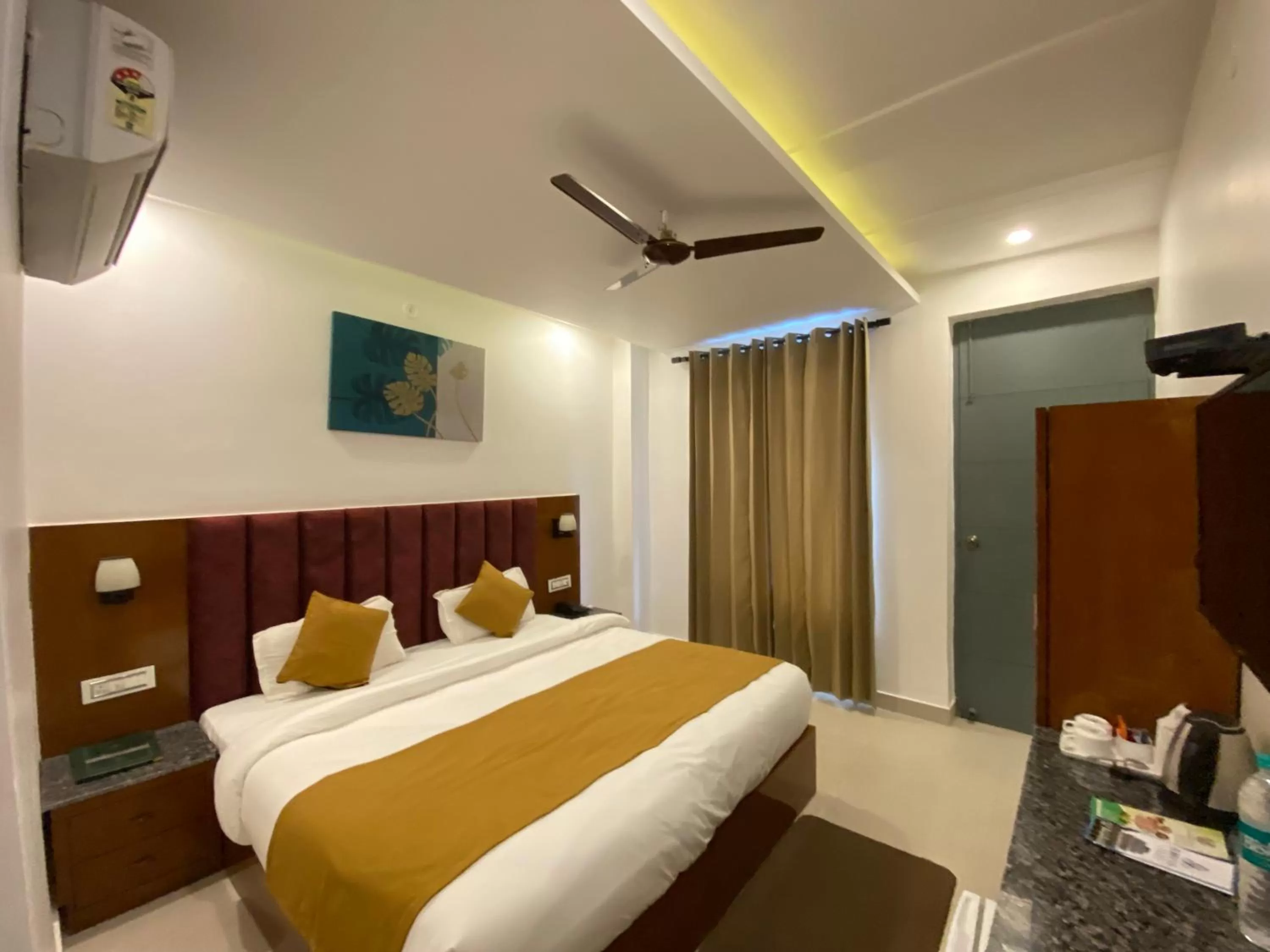 Bed in Hotel Shiva Yog Sthal