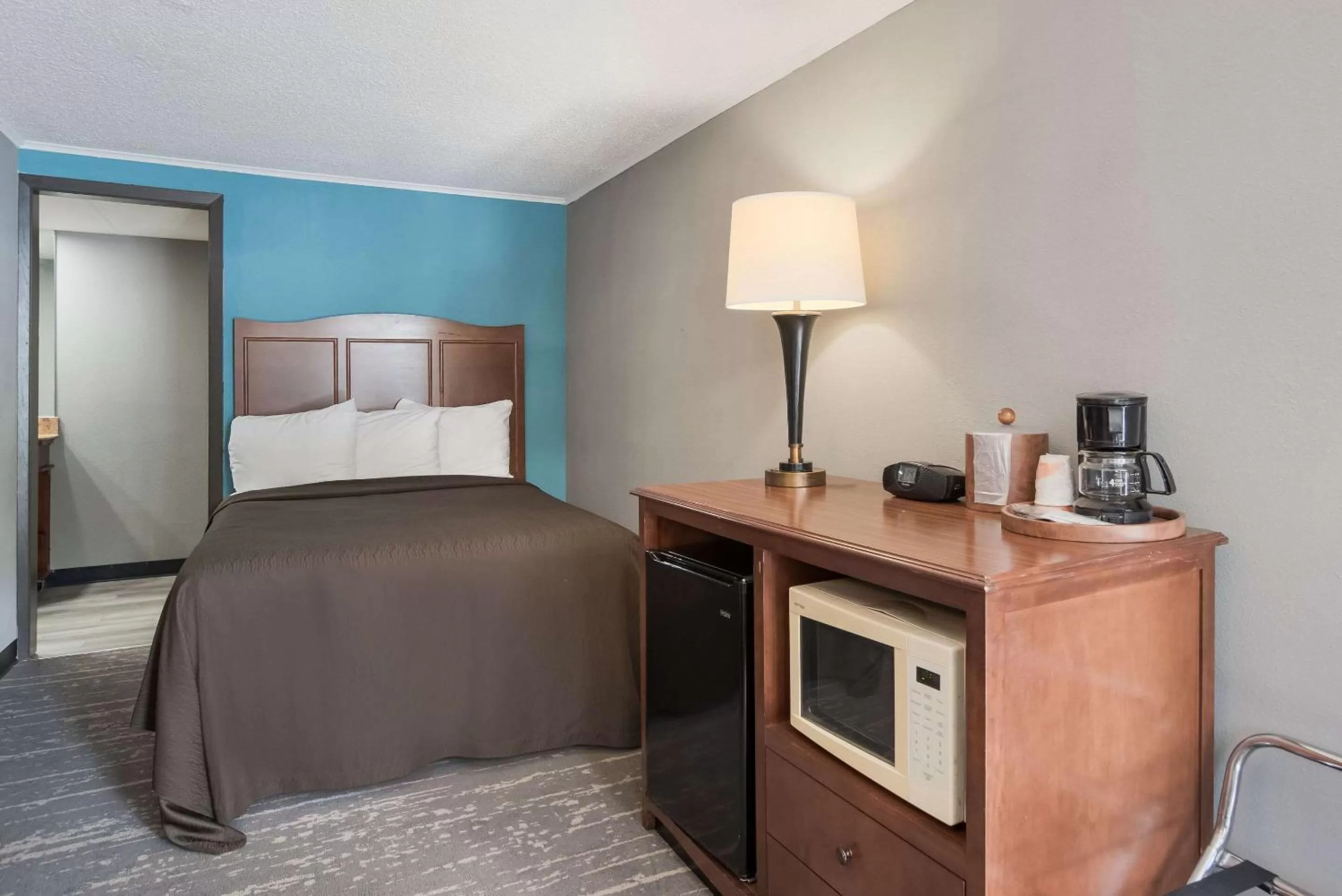 Bedroom, Bed in Rodeway Inn Carlisle North