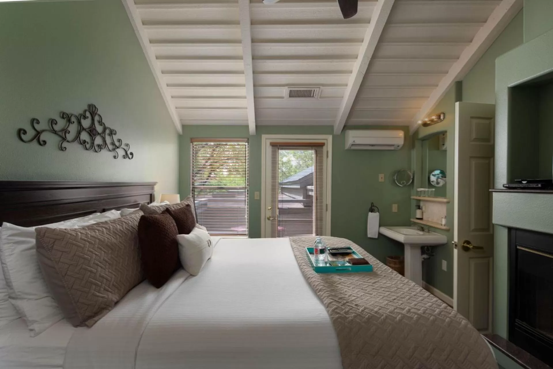 Bed in Inn Above Oak Creek Sedona