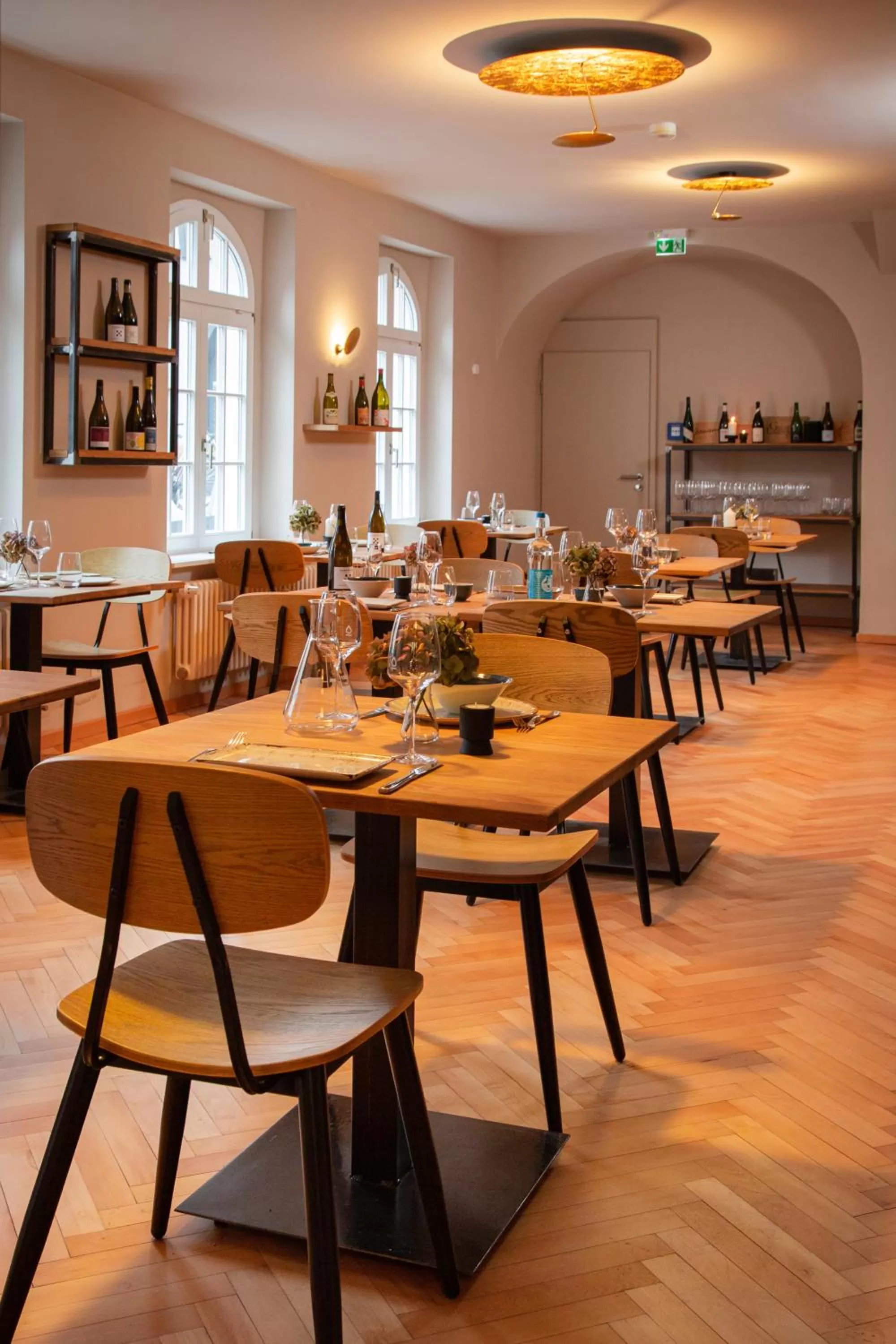 Restaurant/places to eat in Nineofive Hotel