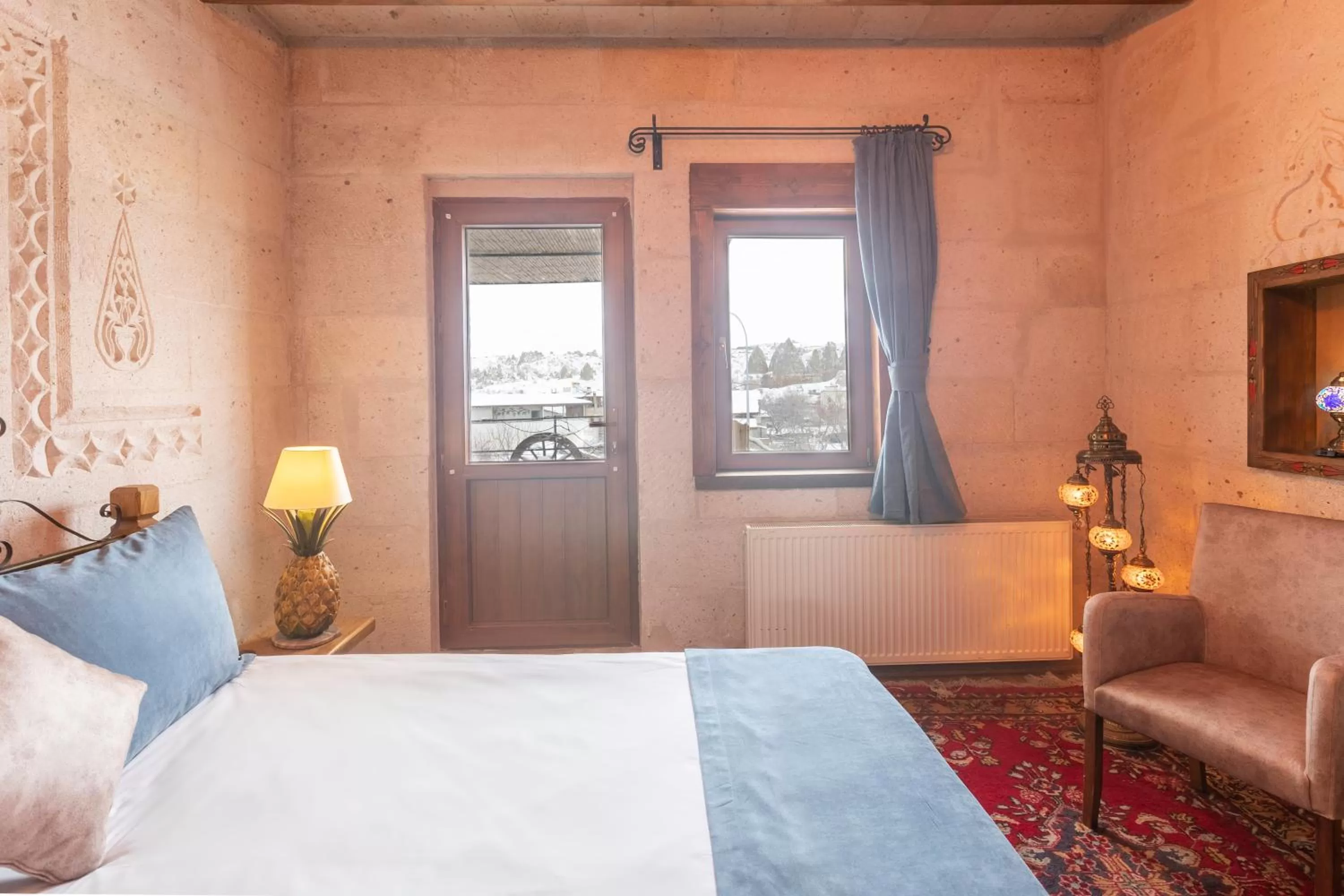 Photo of the whole room, Bed in Maron Stone House