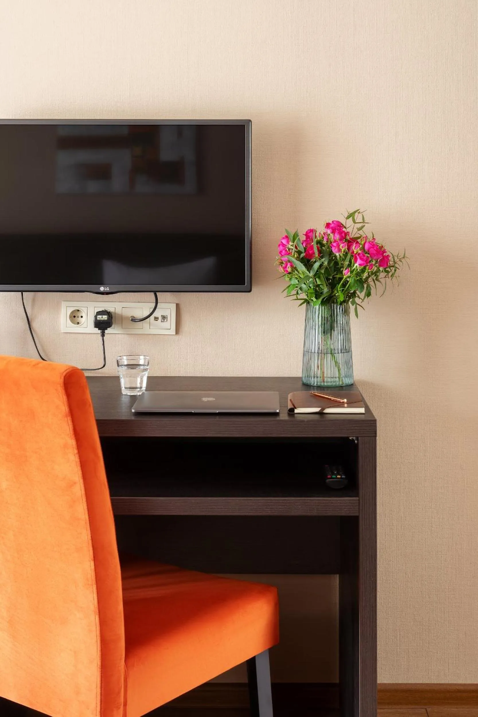 Communal lounge/ TV room in Sephia Hotel