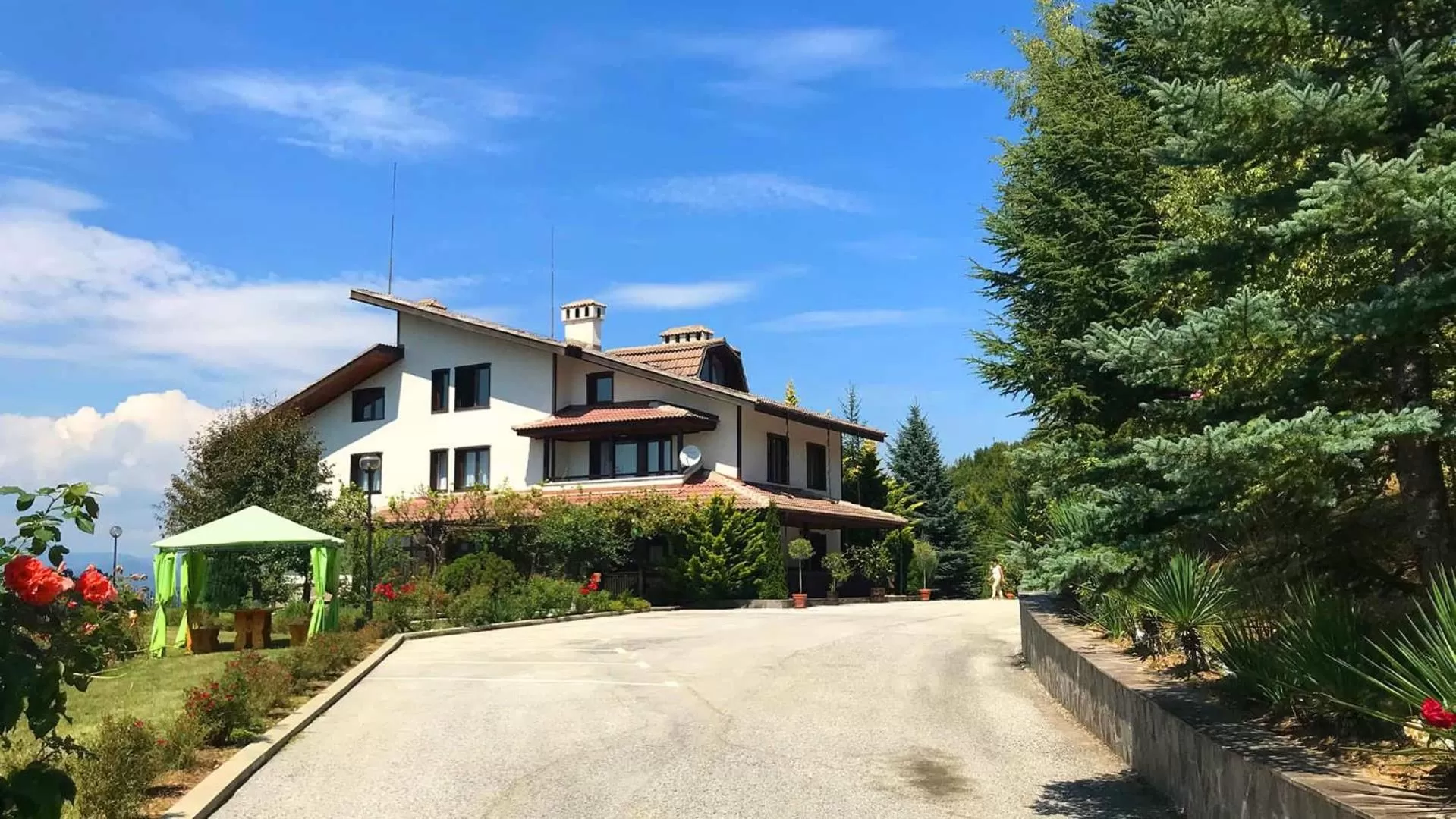 Property building in Villa Rai