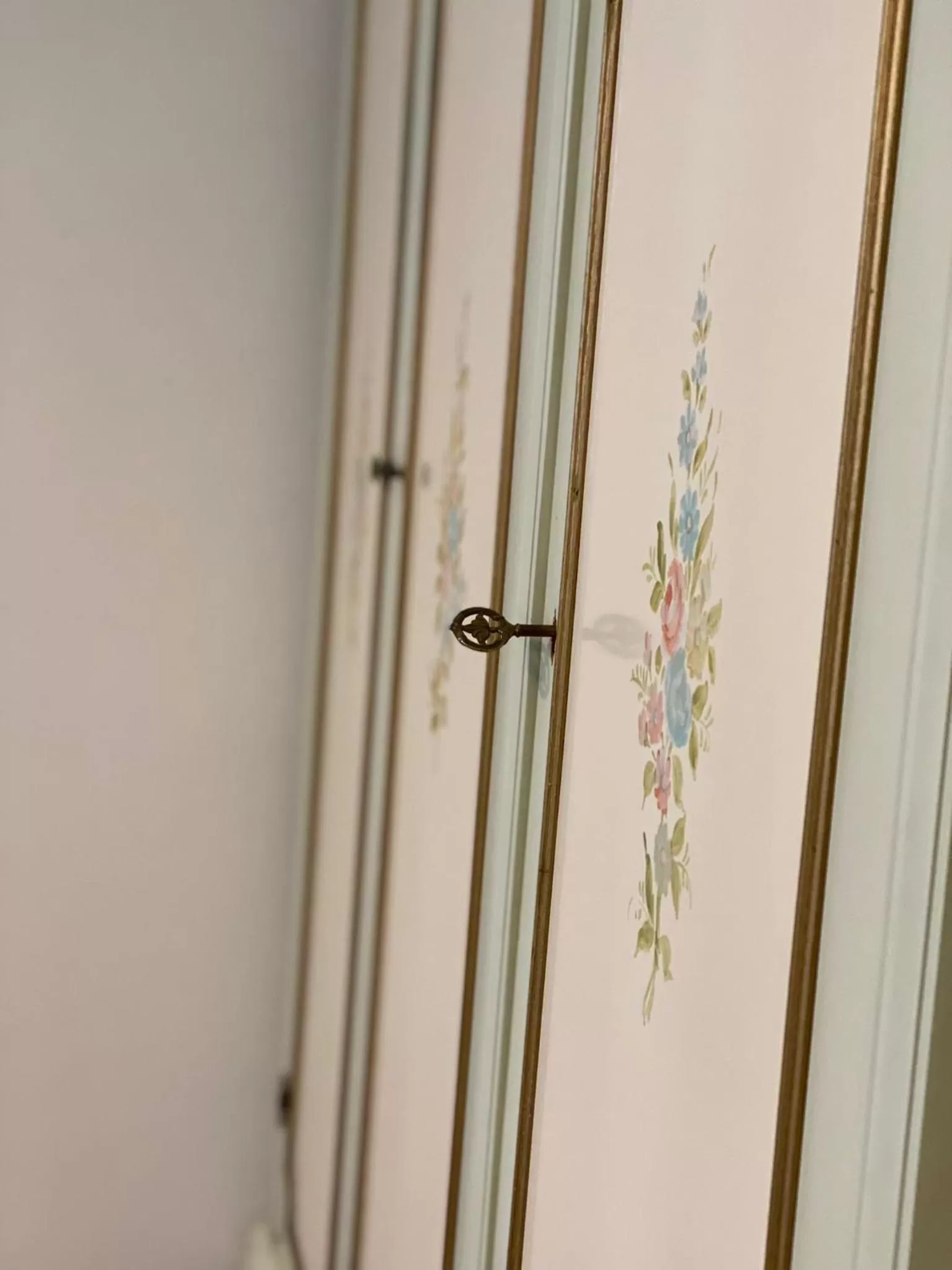 wardrobe in Racconti di pietra