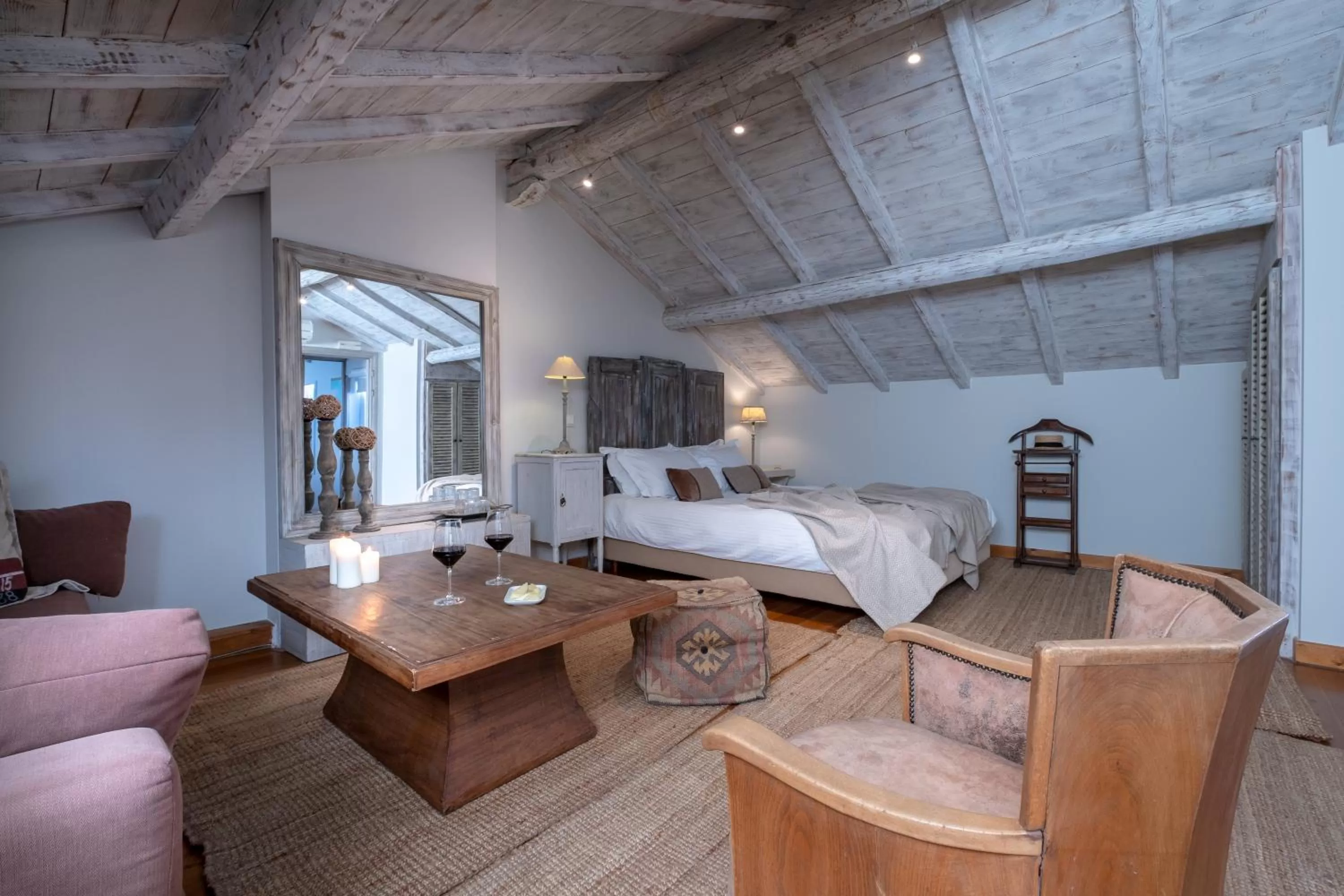 Decorative detail, Bed in Amymone and Adiandi