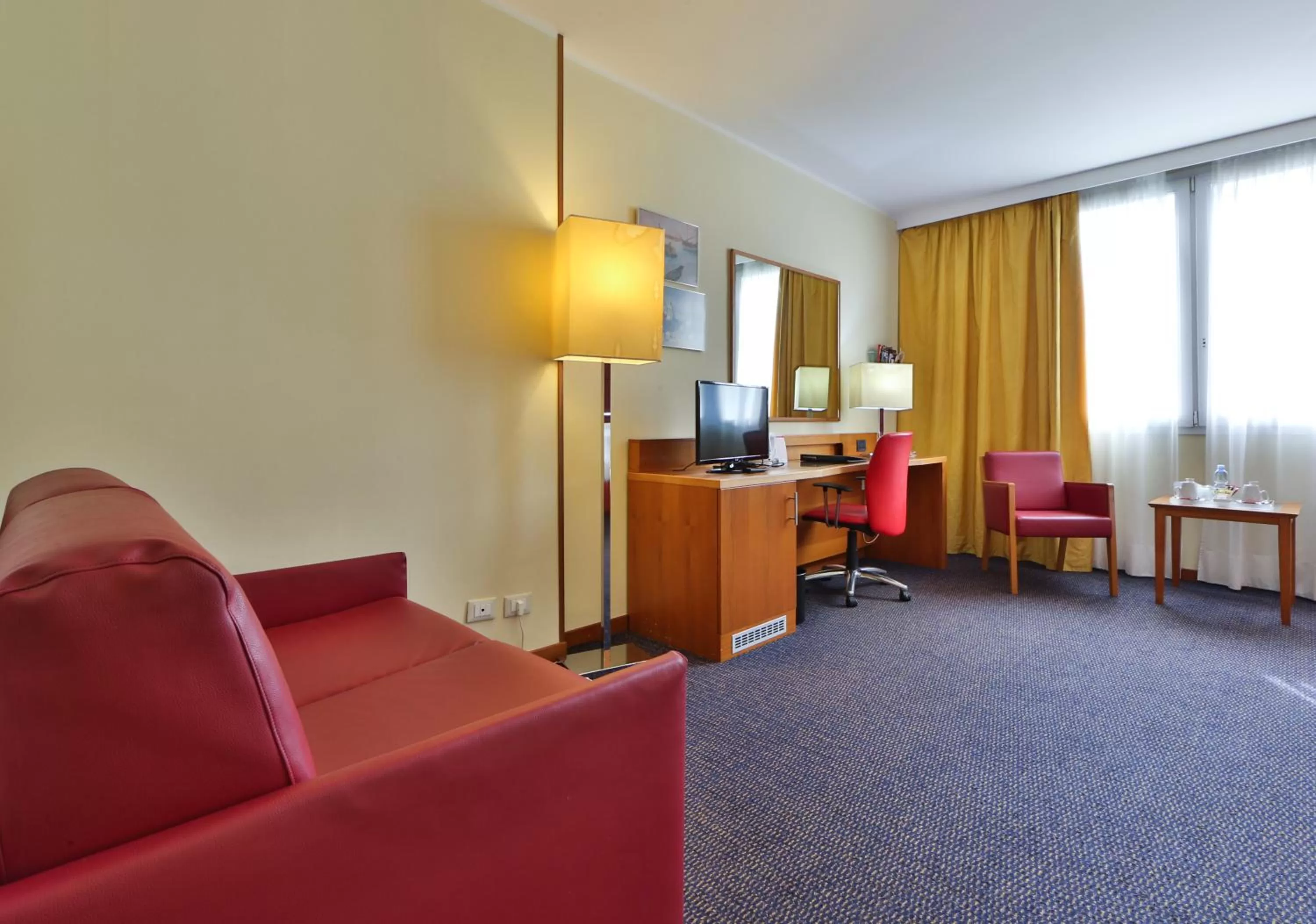 Photo of the whole room in Crowne Plaza Venice East by IHG