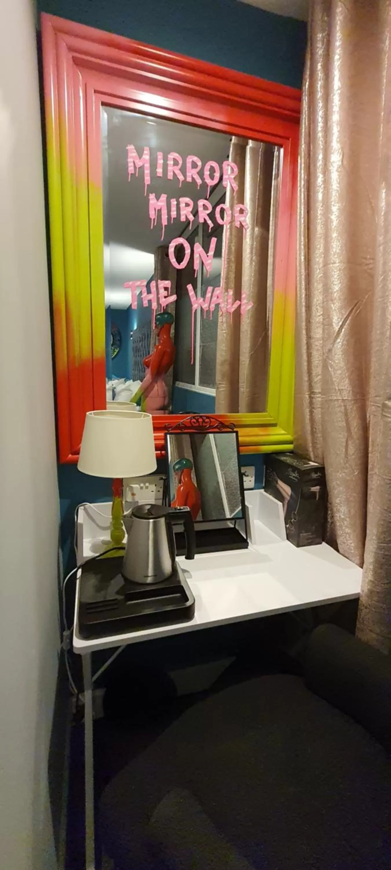 Coffee/tea facilities, Bed in The Gate Hotel