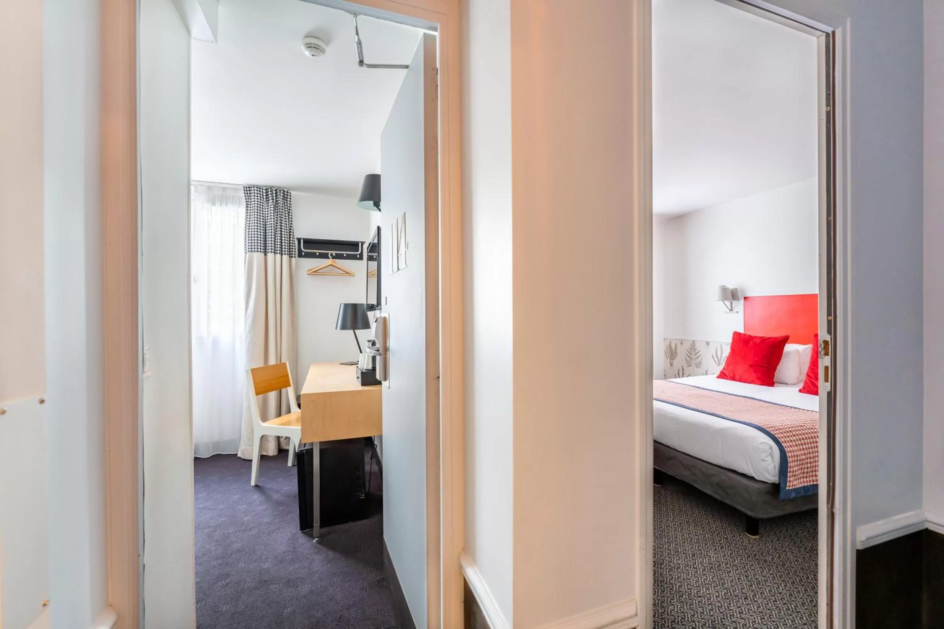 Bedroom, Bed in Hotel George - Astotel