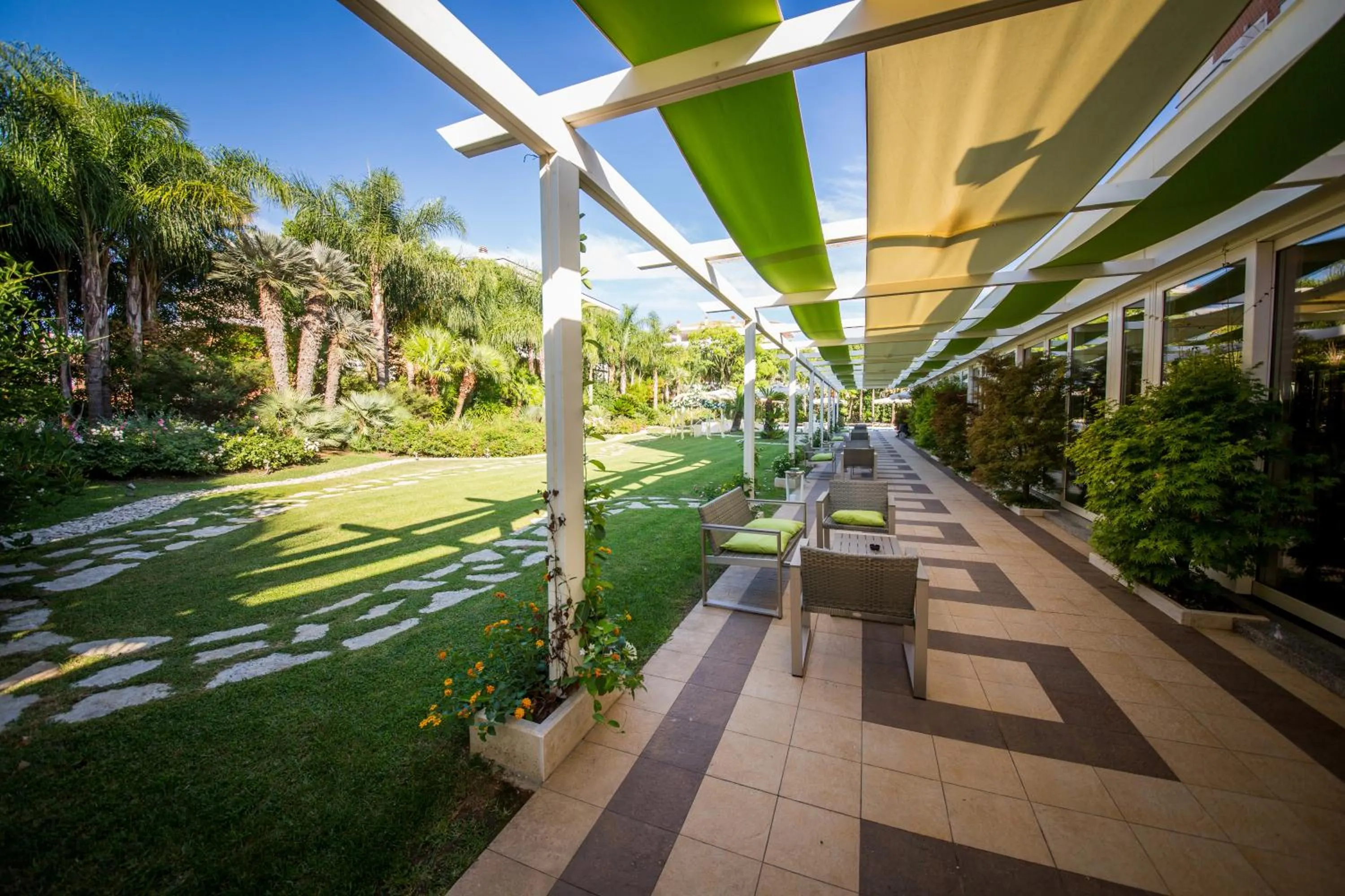 Facade/entrance in Hotel Ares