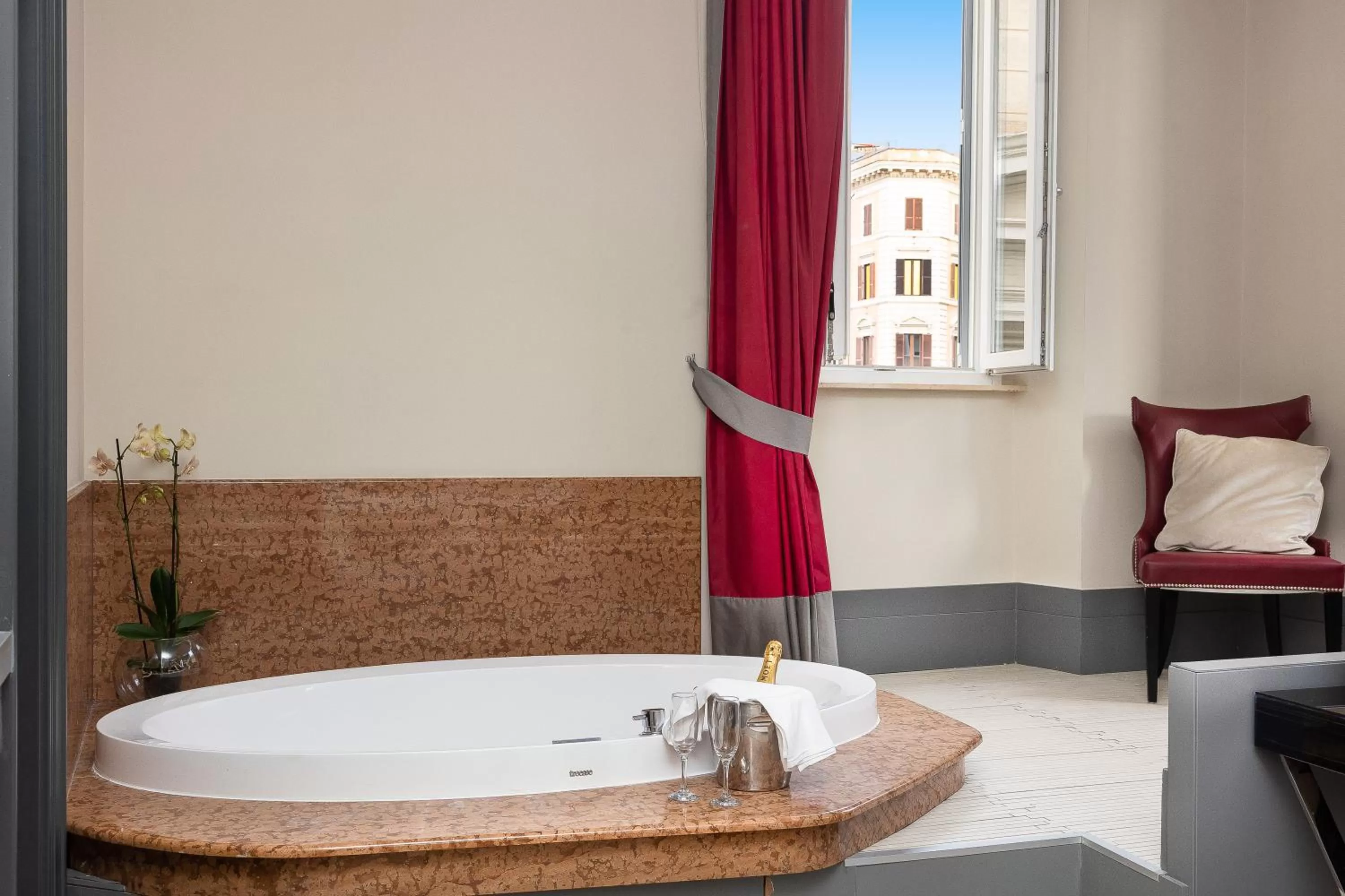 Hot Tub in Hotel Castellino Roma