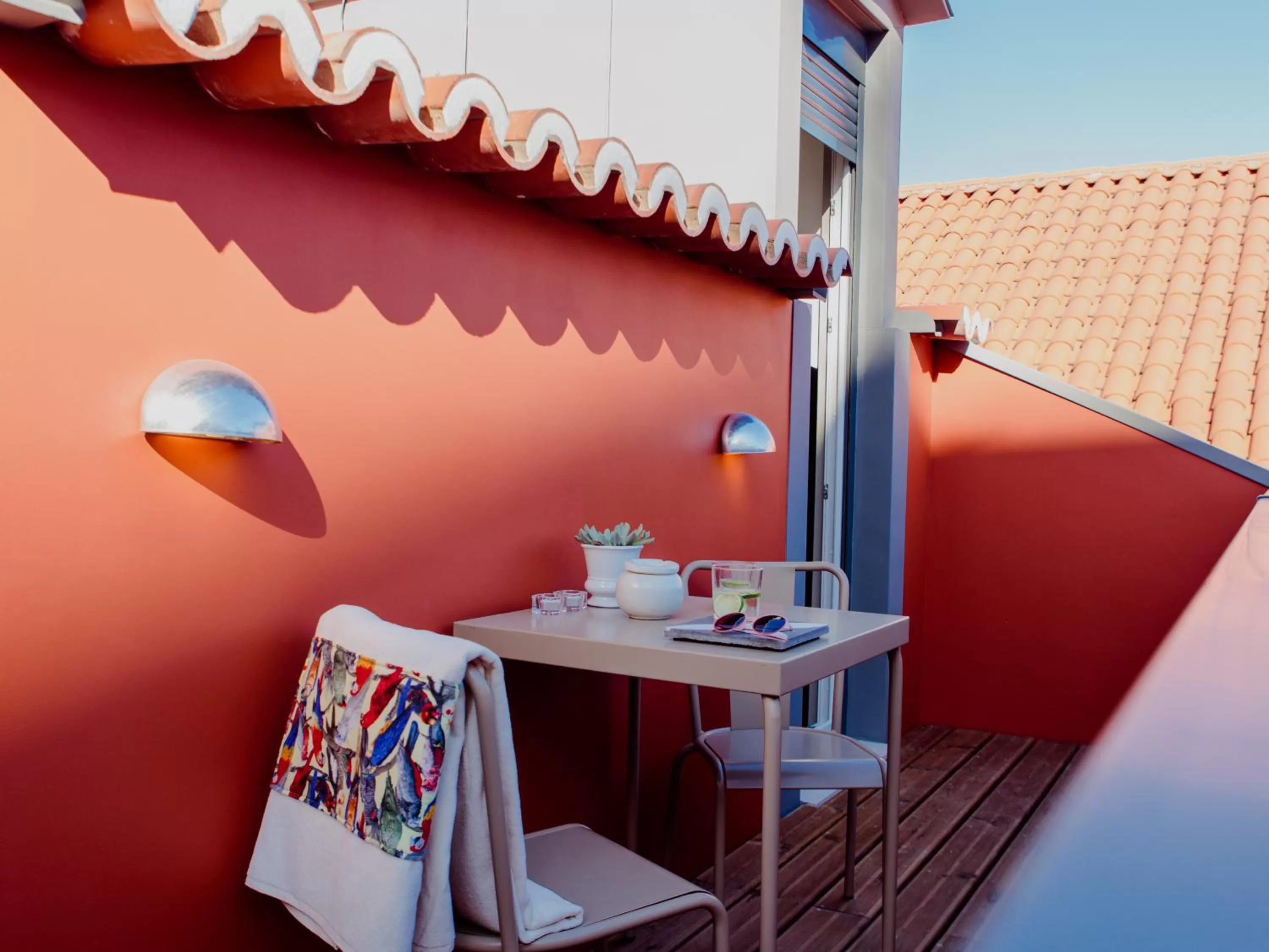 Photo of the whole room in Dear Lisbon - Gallery House