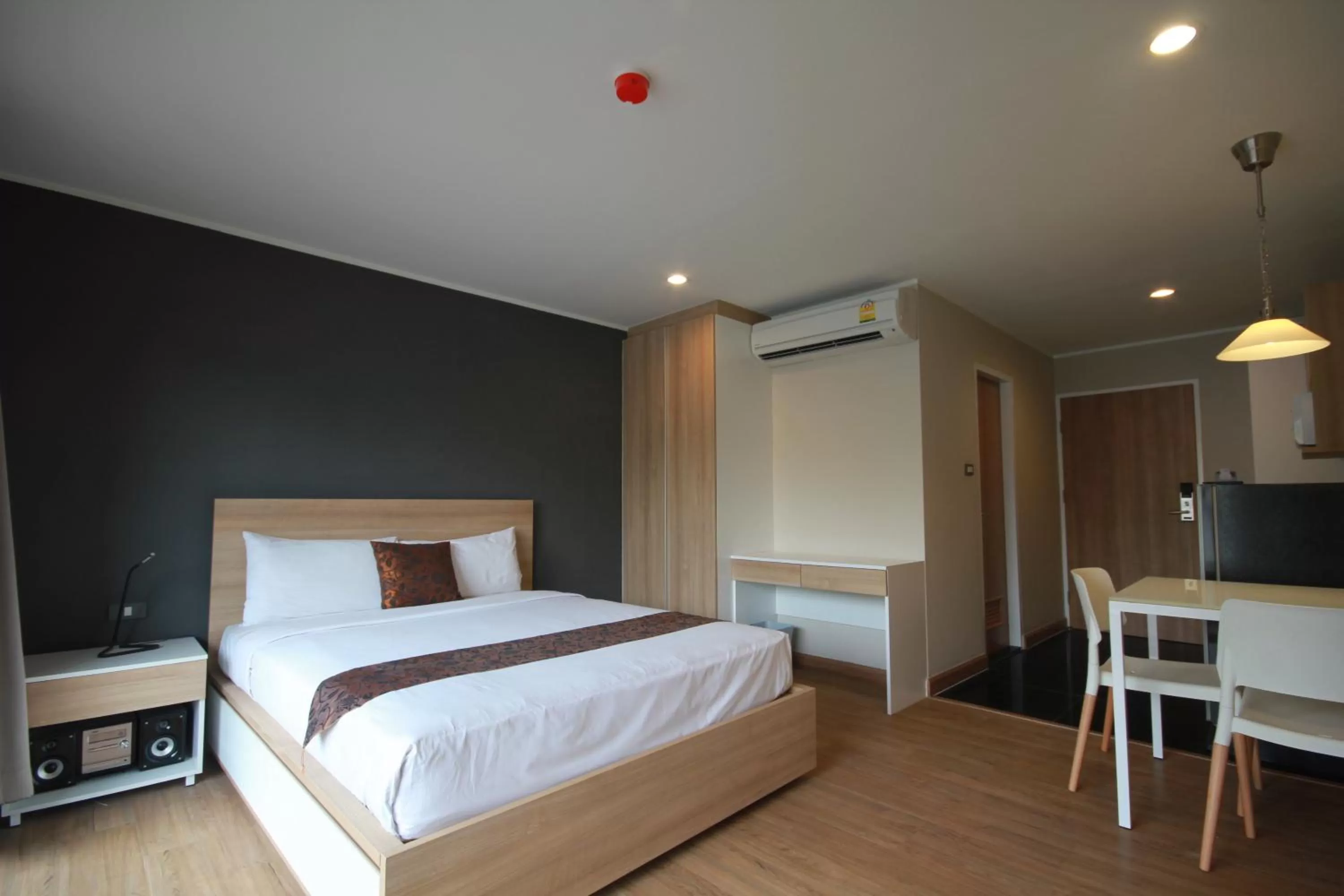 Bedroom, Bed in Sereine Sukhumvit 39