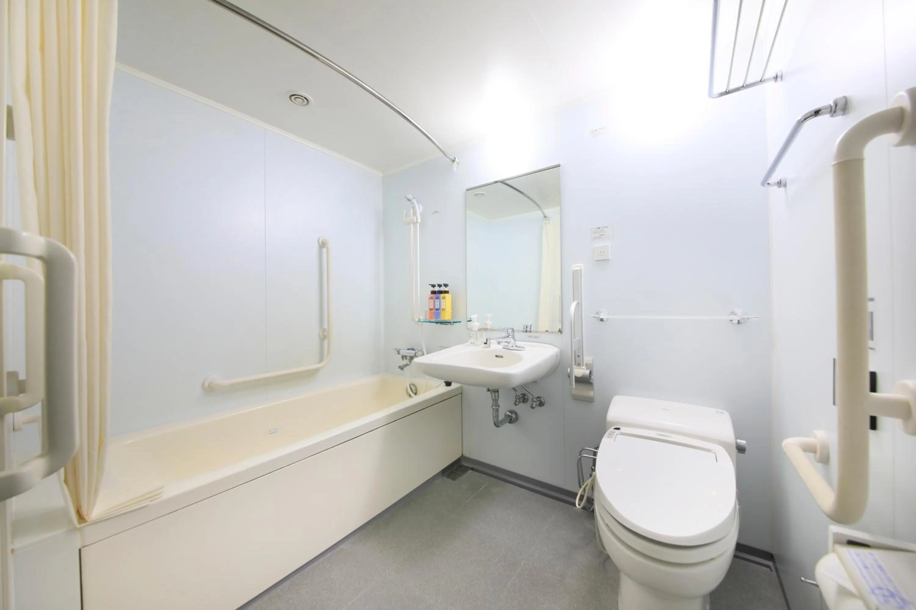 Shower in Daiwa Roynet Hotel Tokyo Osaki