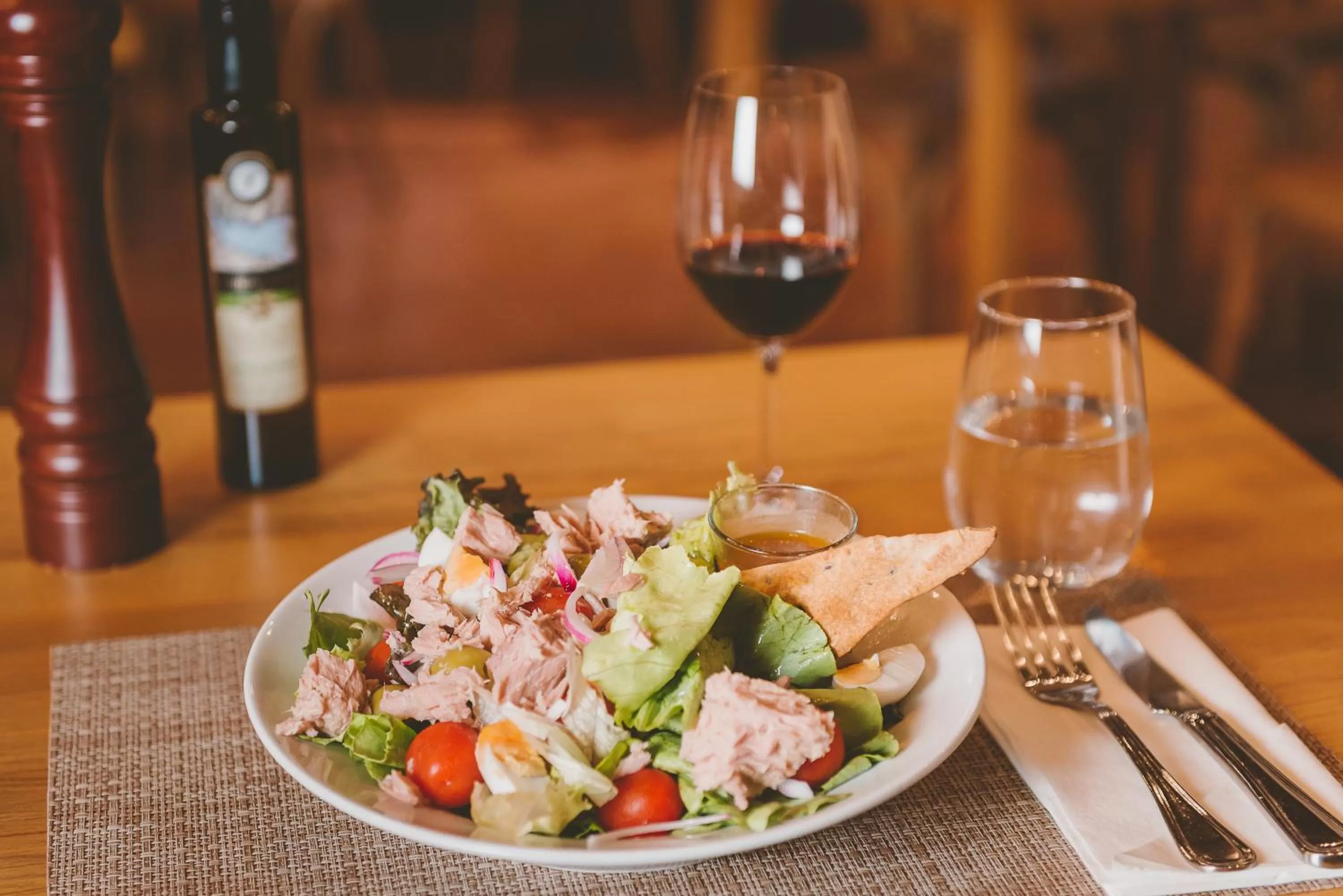 Restaurant/places to eat in Bemar Carmelo Hotel