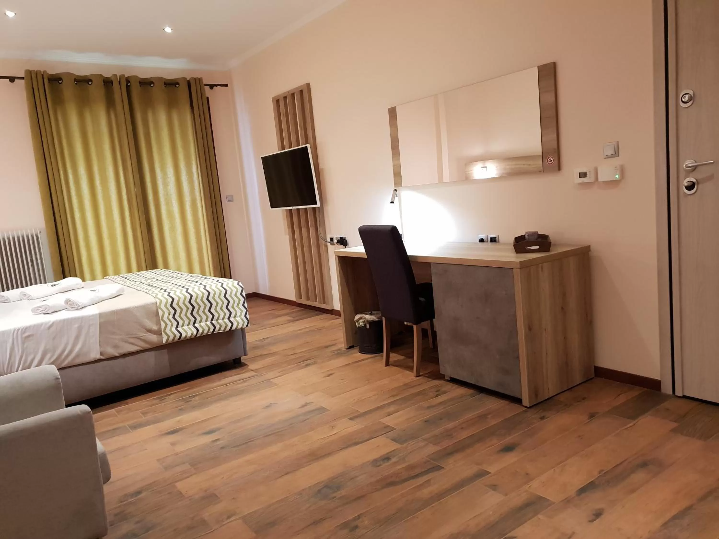 Photo of the whole room, Bed in Mondeus Inn Luxury