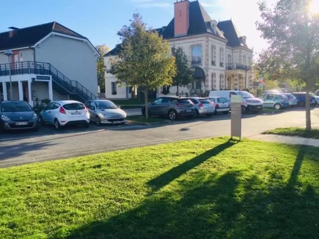 Restaurant/places to eat, Property Building in Appart Hôtel 3* dans une résidence de tourisme