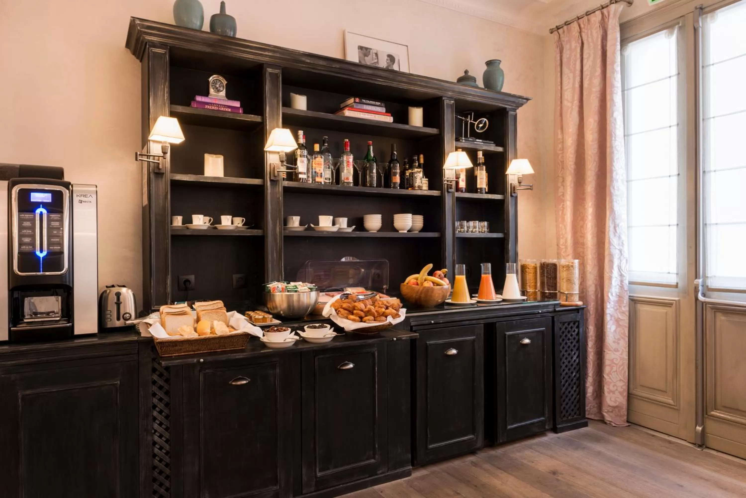 Day in Magda Champs Elysées